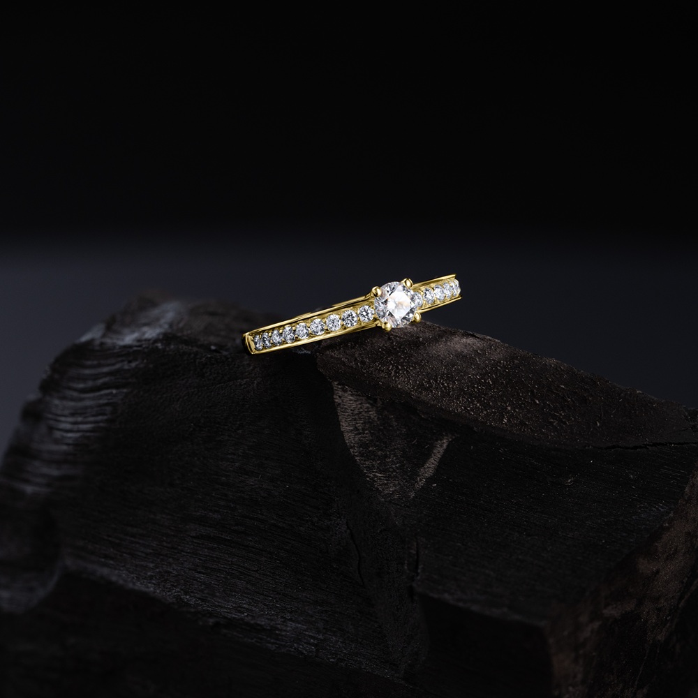 Кольцо из желтого золота с бриллиантами 931370Б