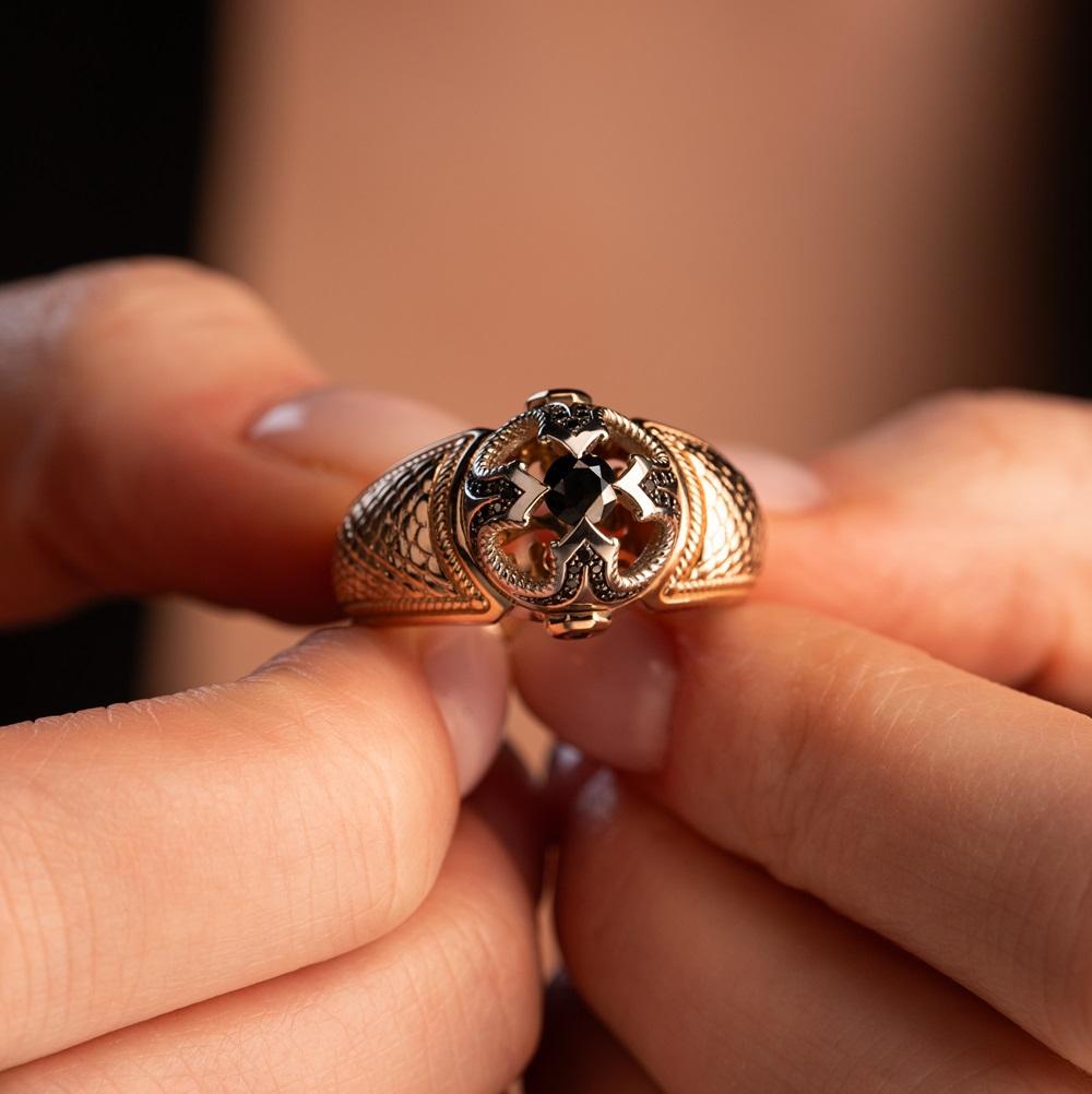 Кольцо с черными бриллиантами 911919ЧБ