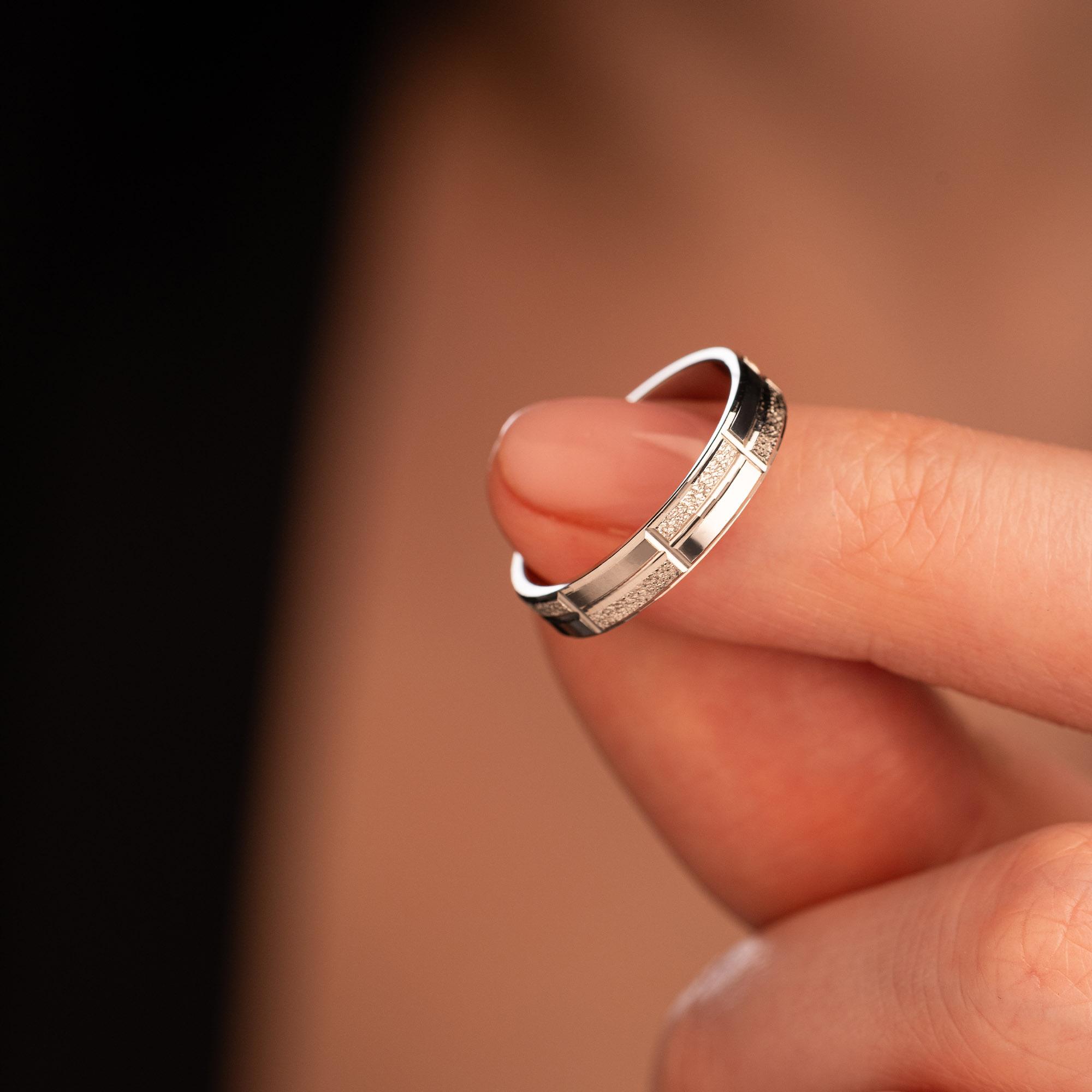 Обручальное кольцо из белого золота 210-000-732