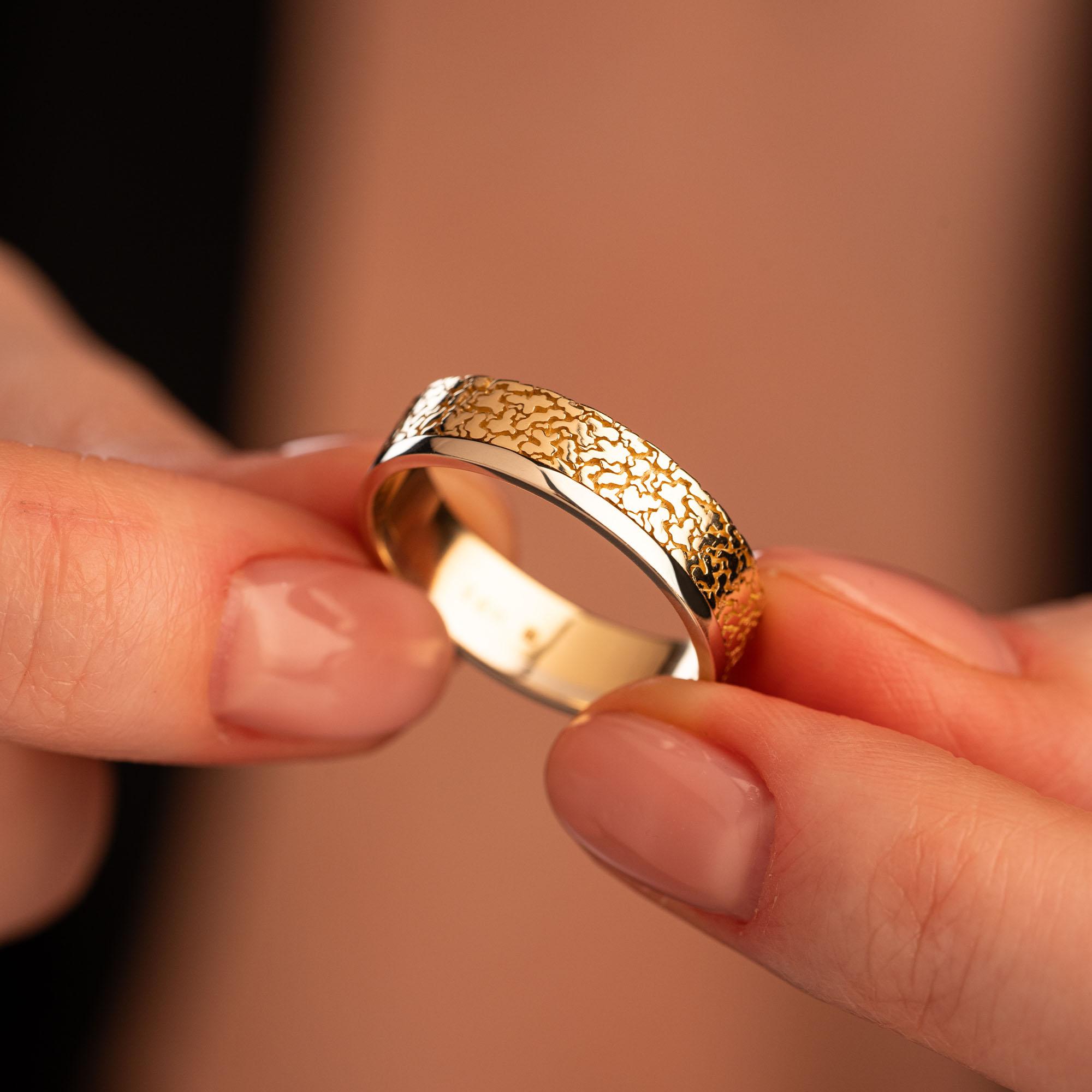 Кольцо из желтого и белого золота 585 пробы 931808