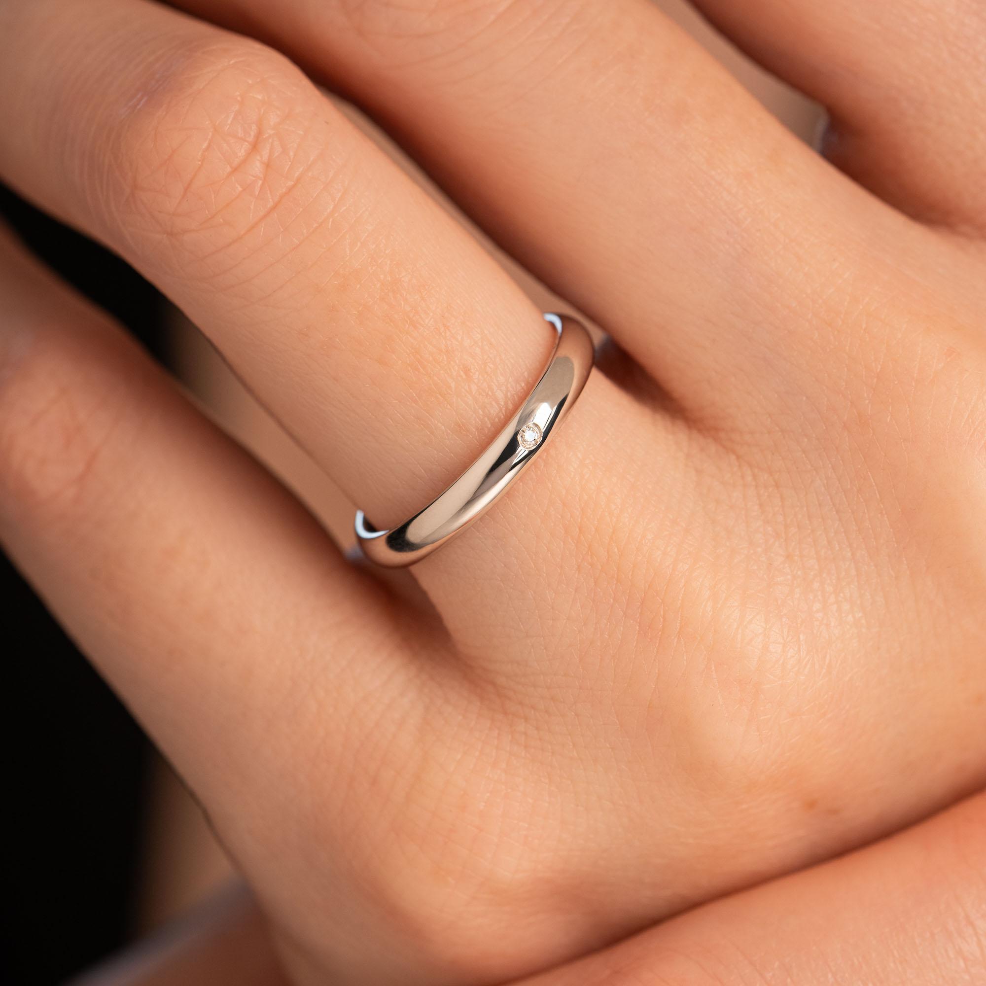 Обручальное кольцо с бриллиантом 212-010-329