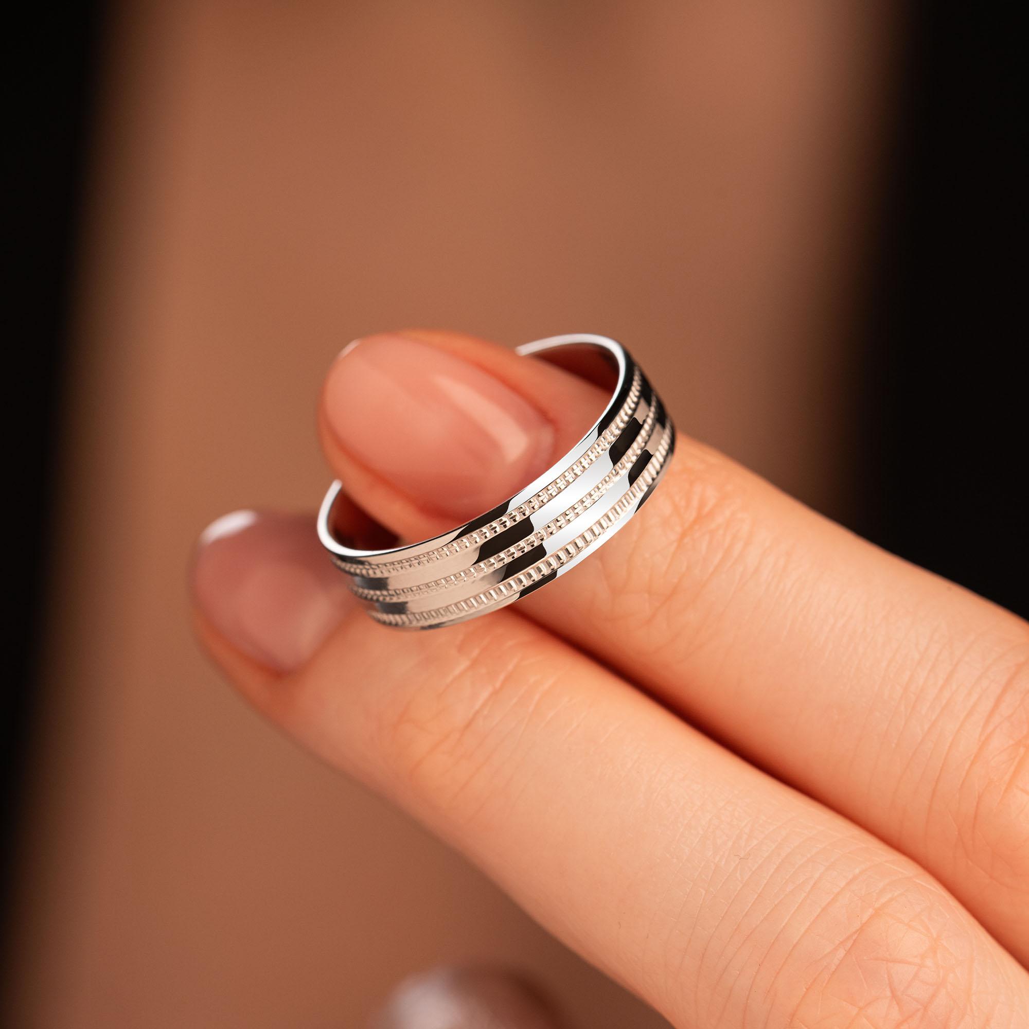 Обручальное кольцо из белого золота с гранями 210-000-853