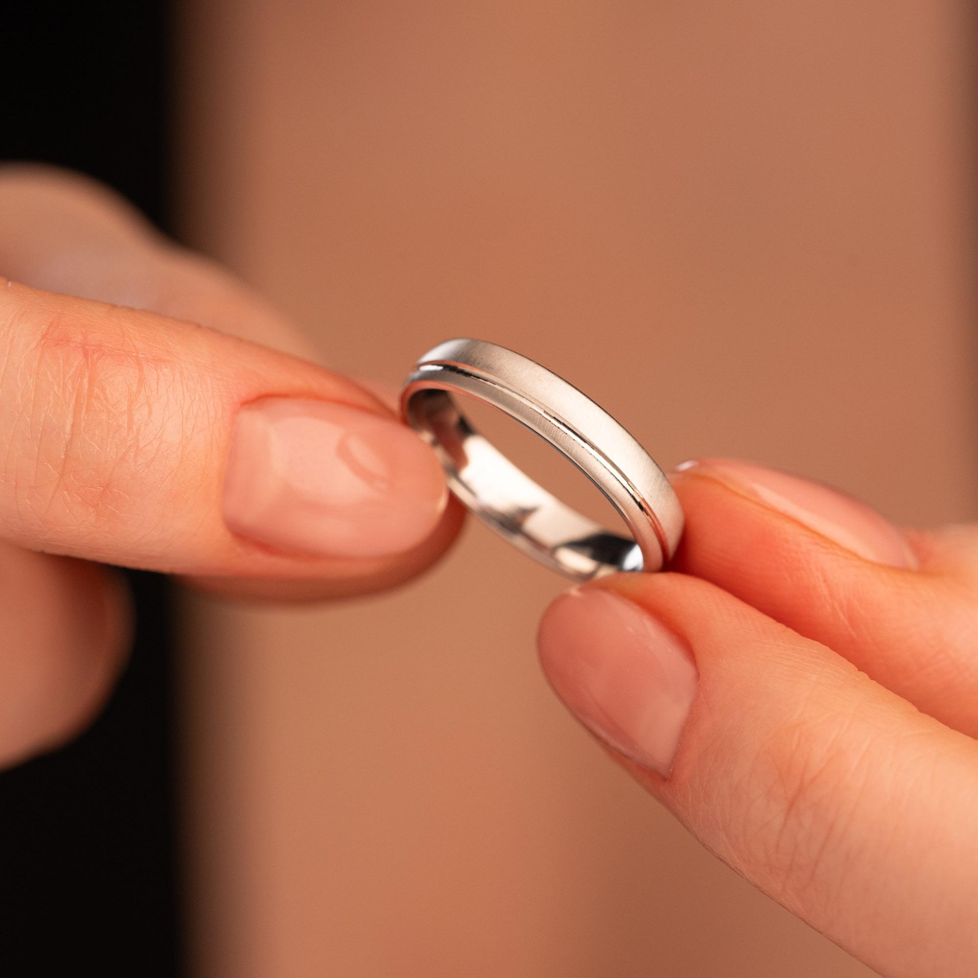 Обручальное кольцо из белого золота 210-000-719