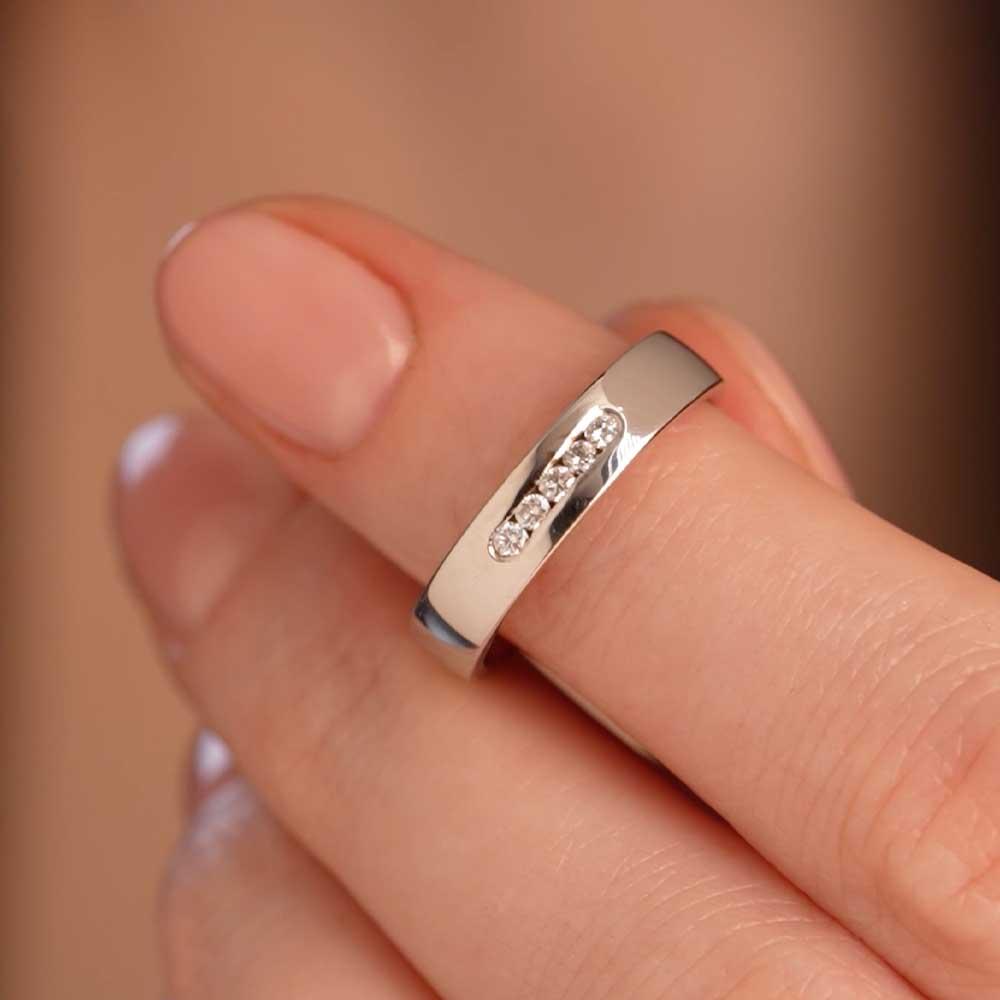 Обручальное кольцо с бриллиантом 212-050-311