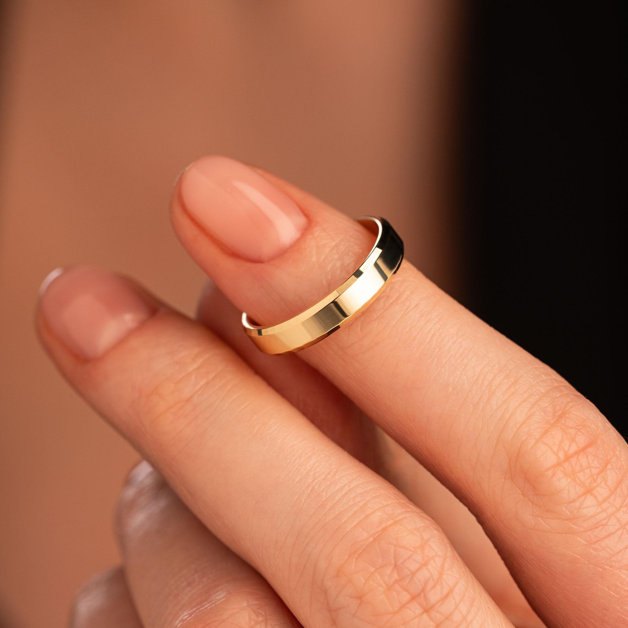 Обручальное кольцо из желтого золота 220-000-454