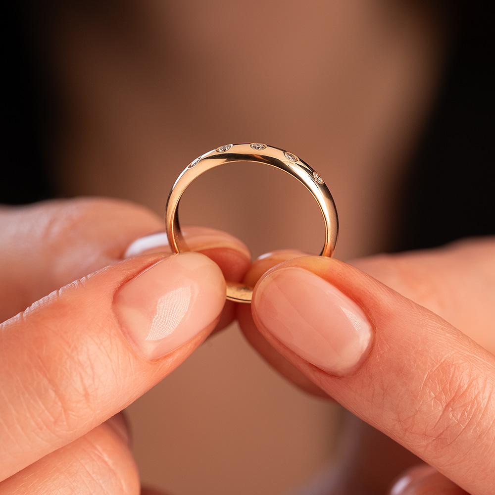 Обручальное кольцо с бриллиантом 102-050-540