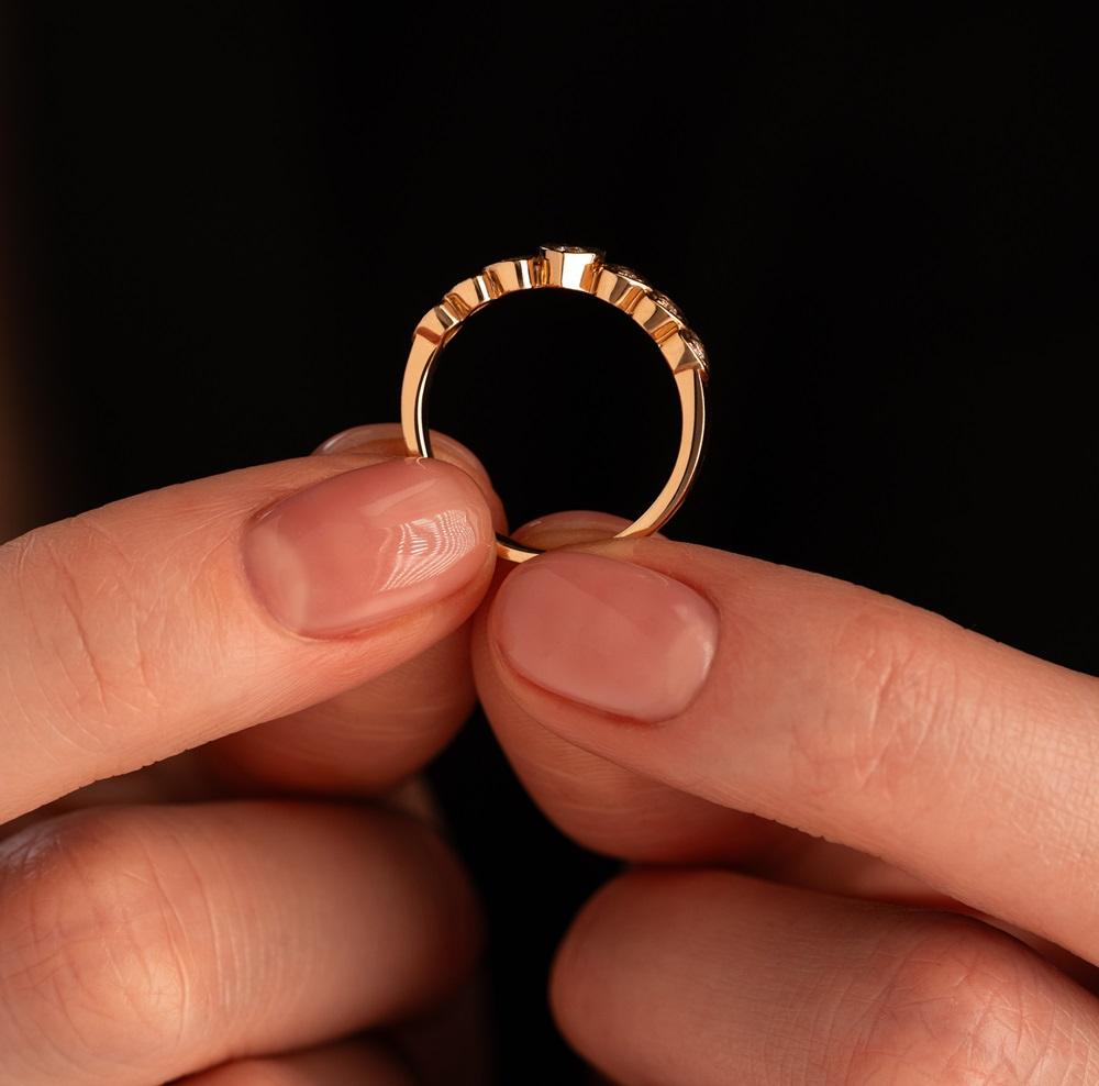 Кольцо с бриллиантами и сердечками 911334Б