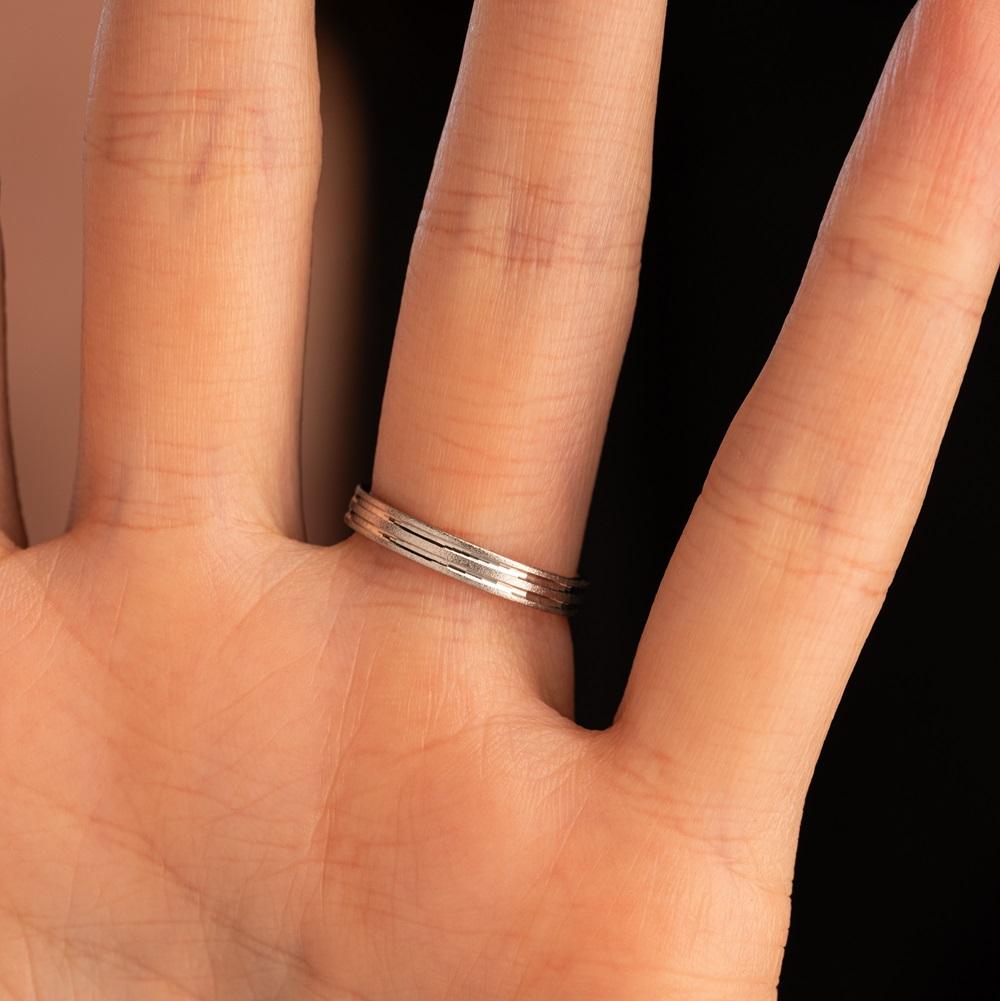 Обручальное кольцо из белого золота 210-000-556