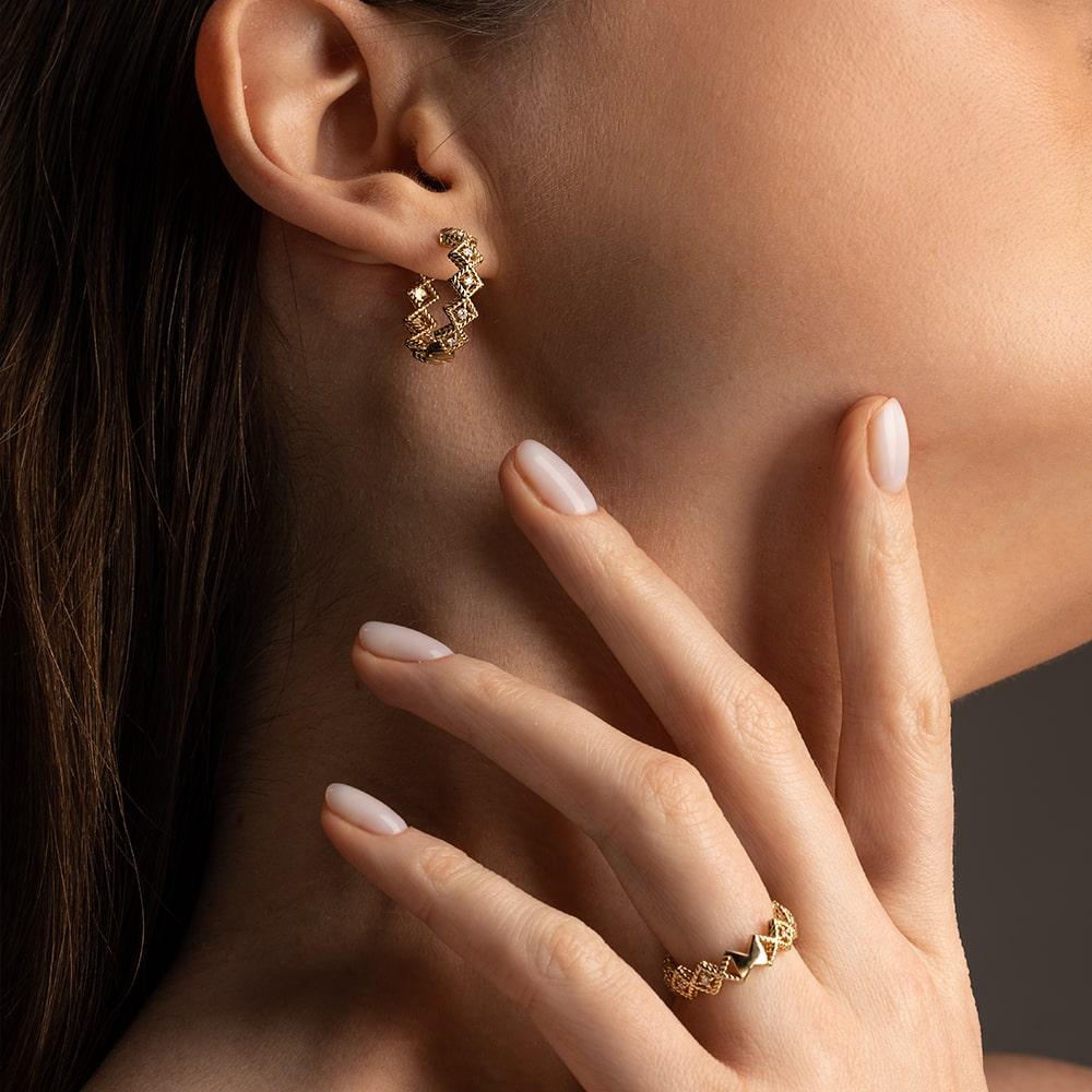 Серьги из желтого золота фактурные с бриллиантами 932830Б