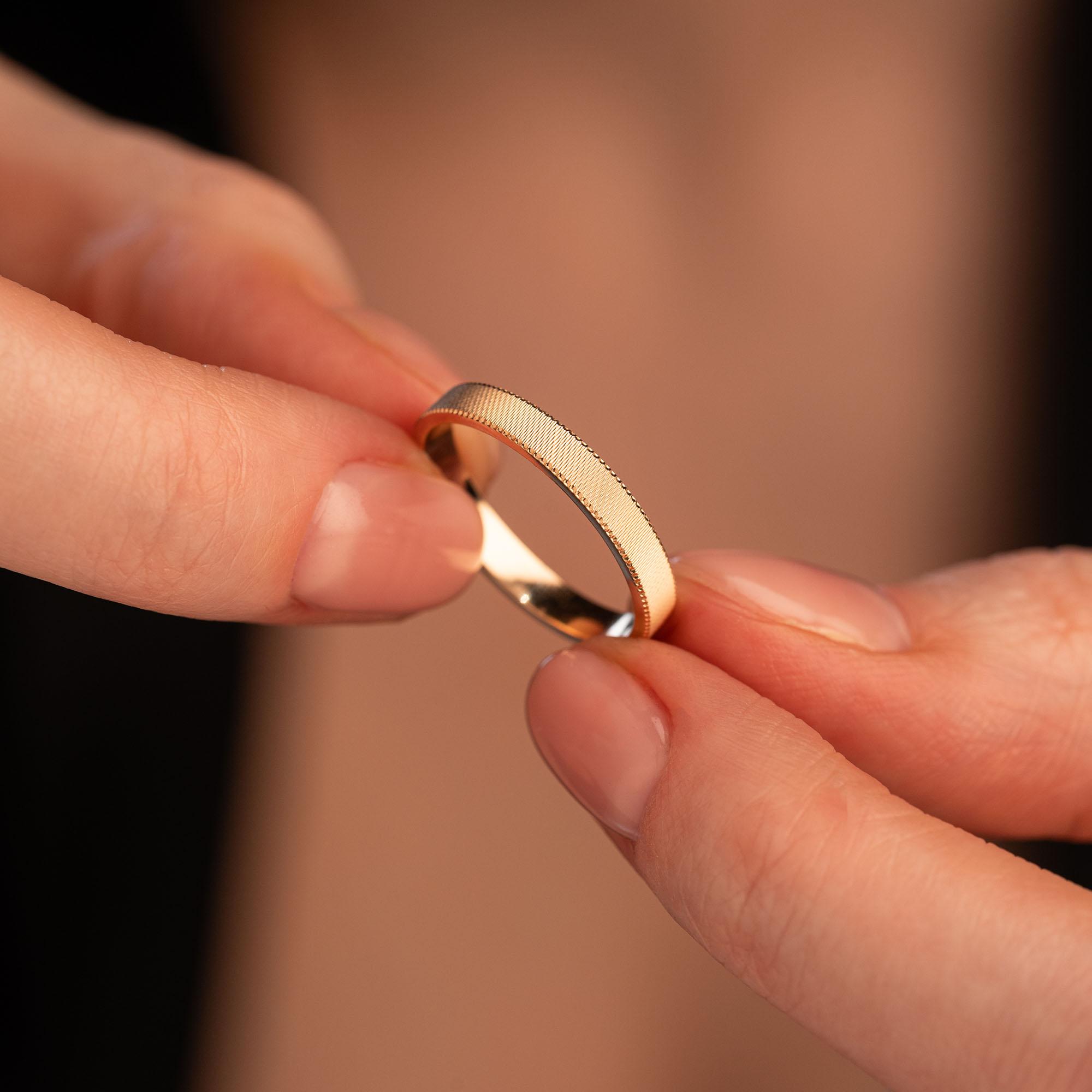 Обручальное кольцо из красного золота 500-000-1024