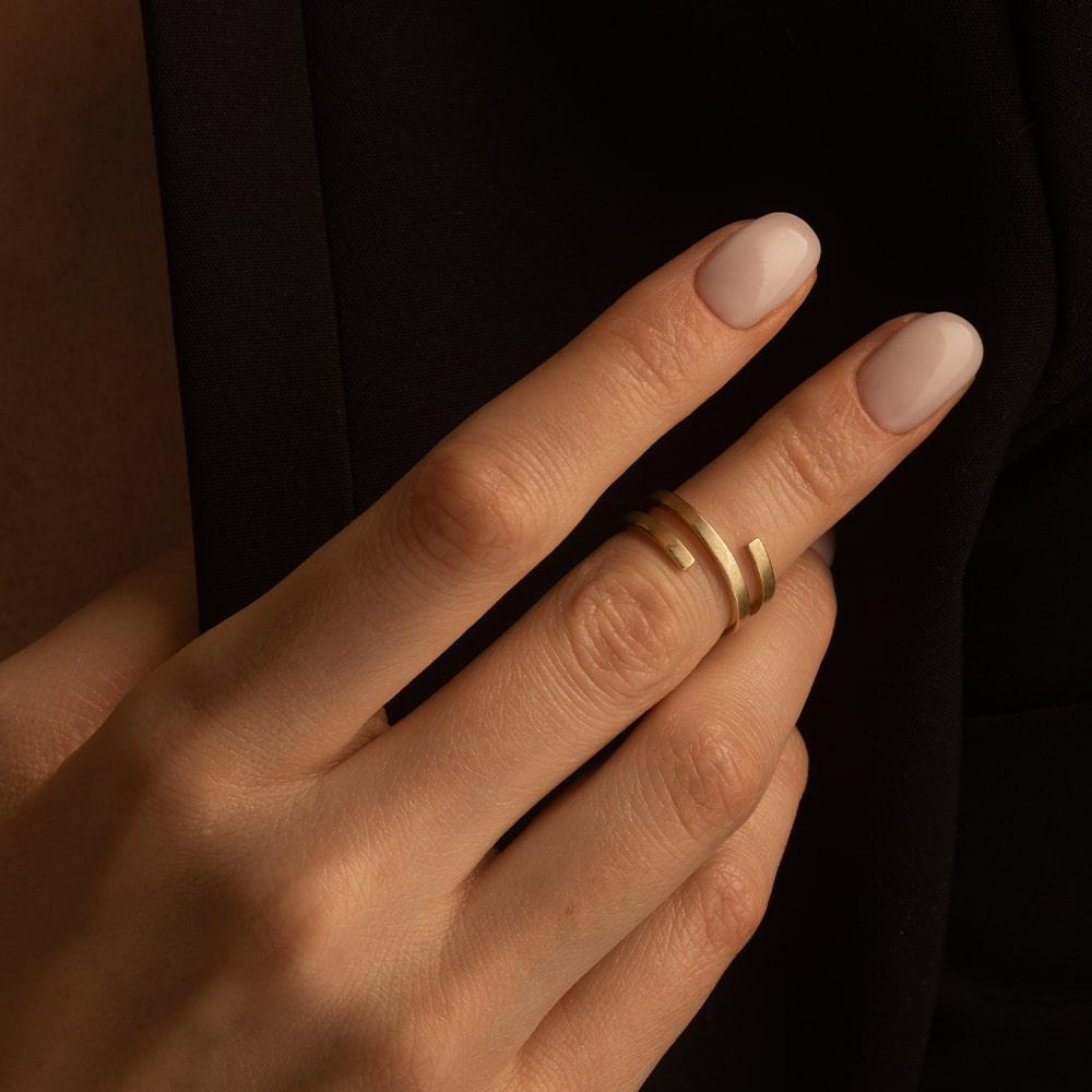 Дизайнерское кольцо из желтого матового золота 720-000-252