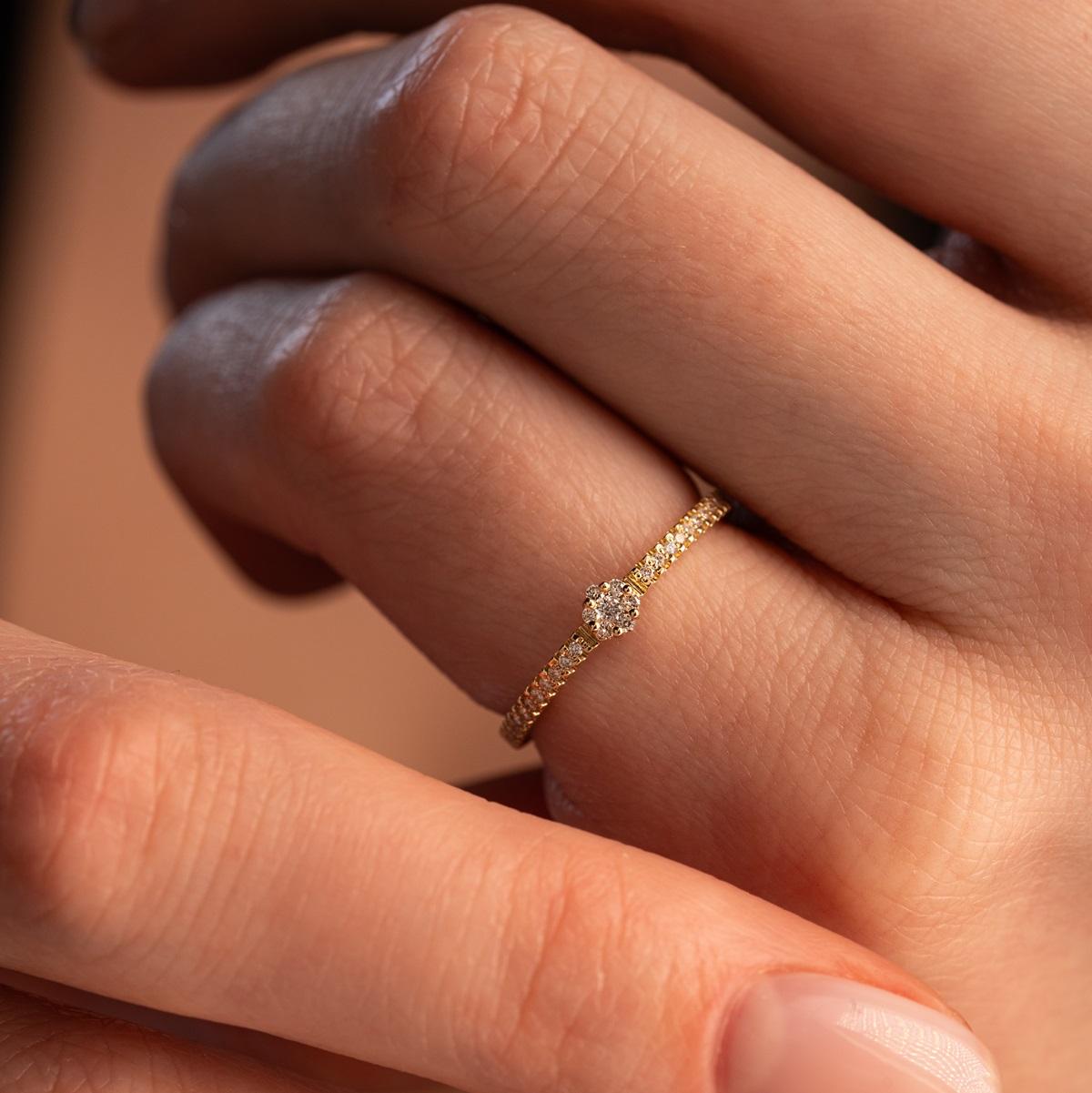 Кольцо из желтого золота с бриллиантами 931912Б