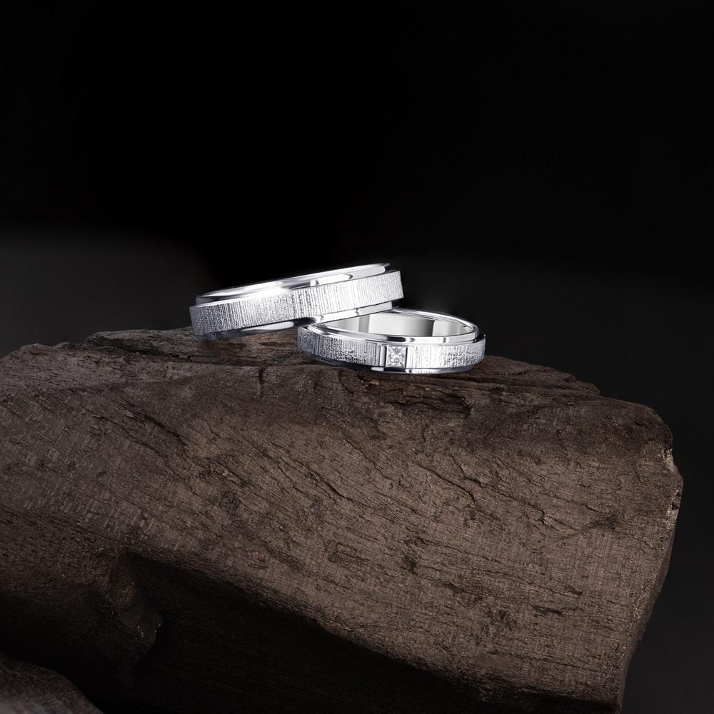 Обручальное кольцо с бриллиантом 921993Б