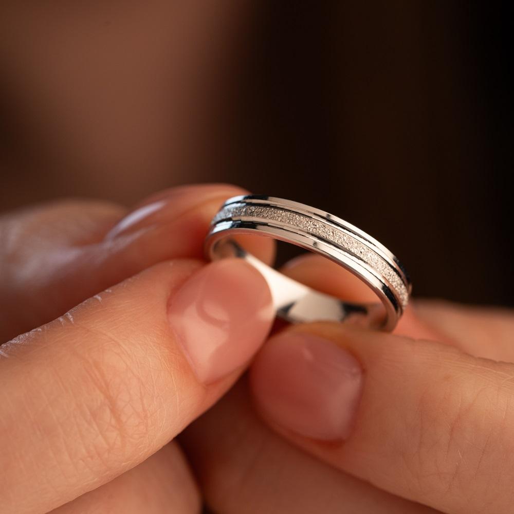 Обручальное кольцо из белого золота 210-000-717