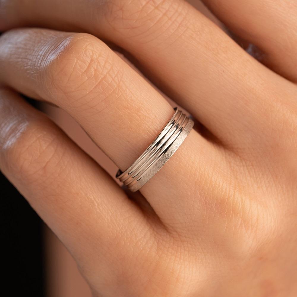 Обручальное кольцо из белого золота 210-000-510