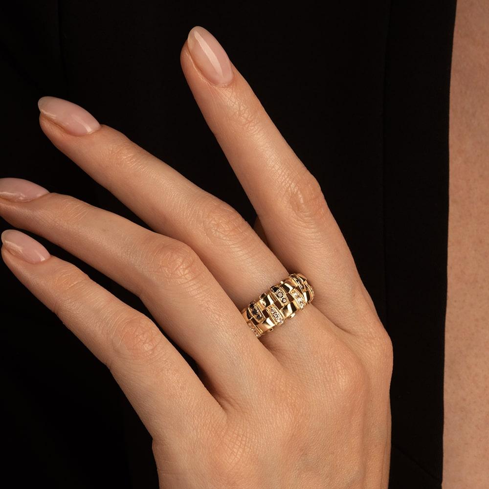 Кольцо из желтого золота 585 пробы с черными и белыми бриллиантами 931790ЧБ