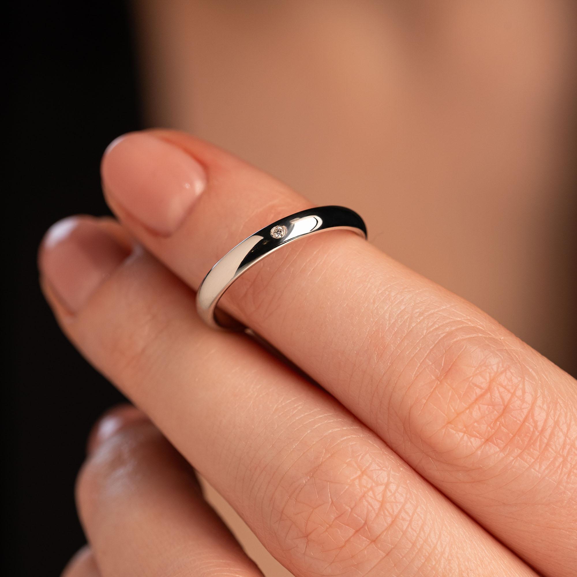 Обручальное кольцо с бриллиантом 212-010-329