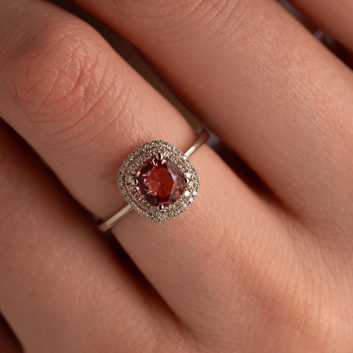 Кольцо с бриллиантами и шпинелью 921896Ш