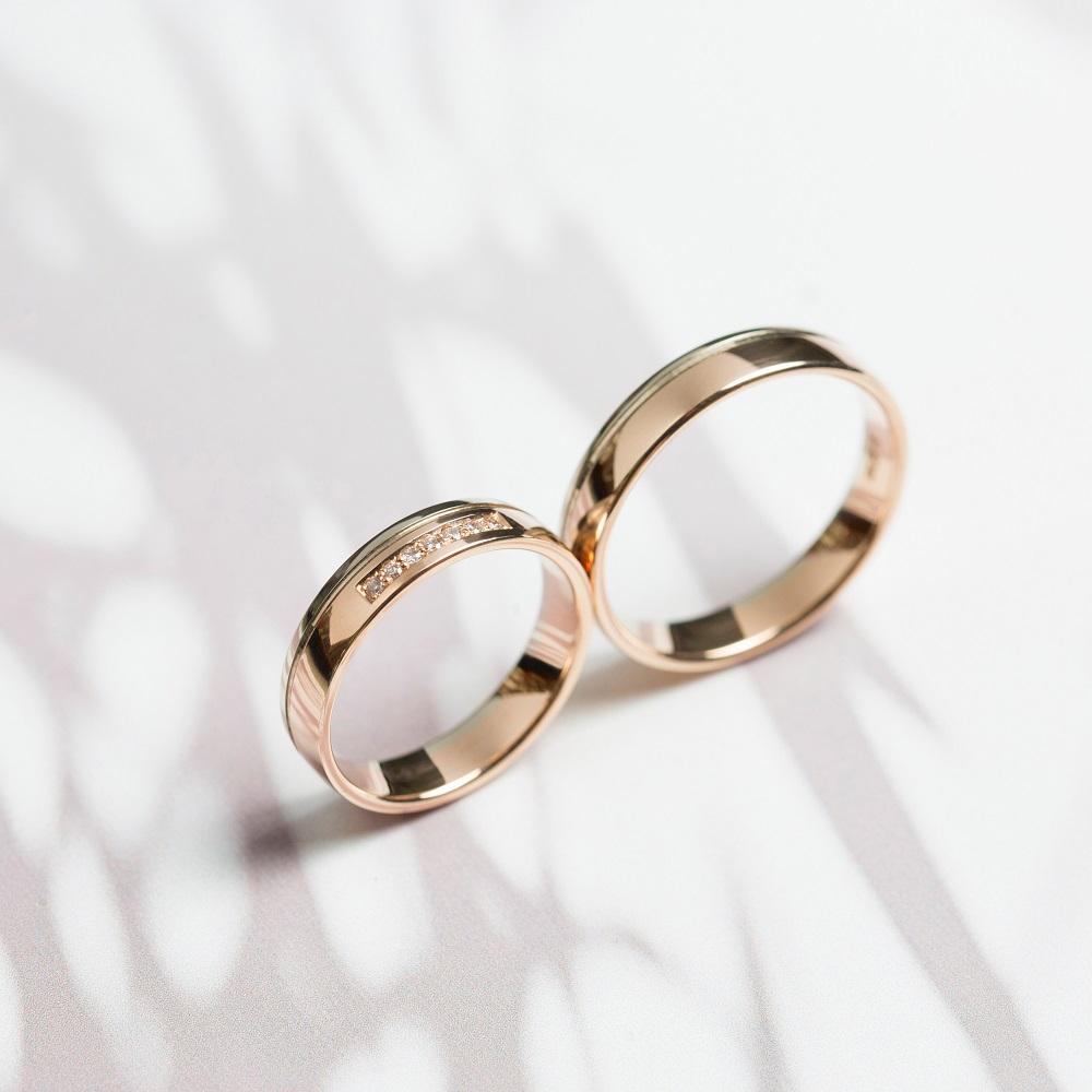 Обручальное кольцо с бриллиантом 432-070-323