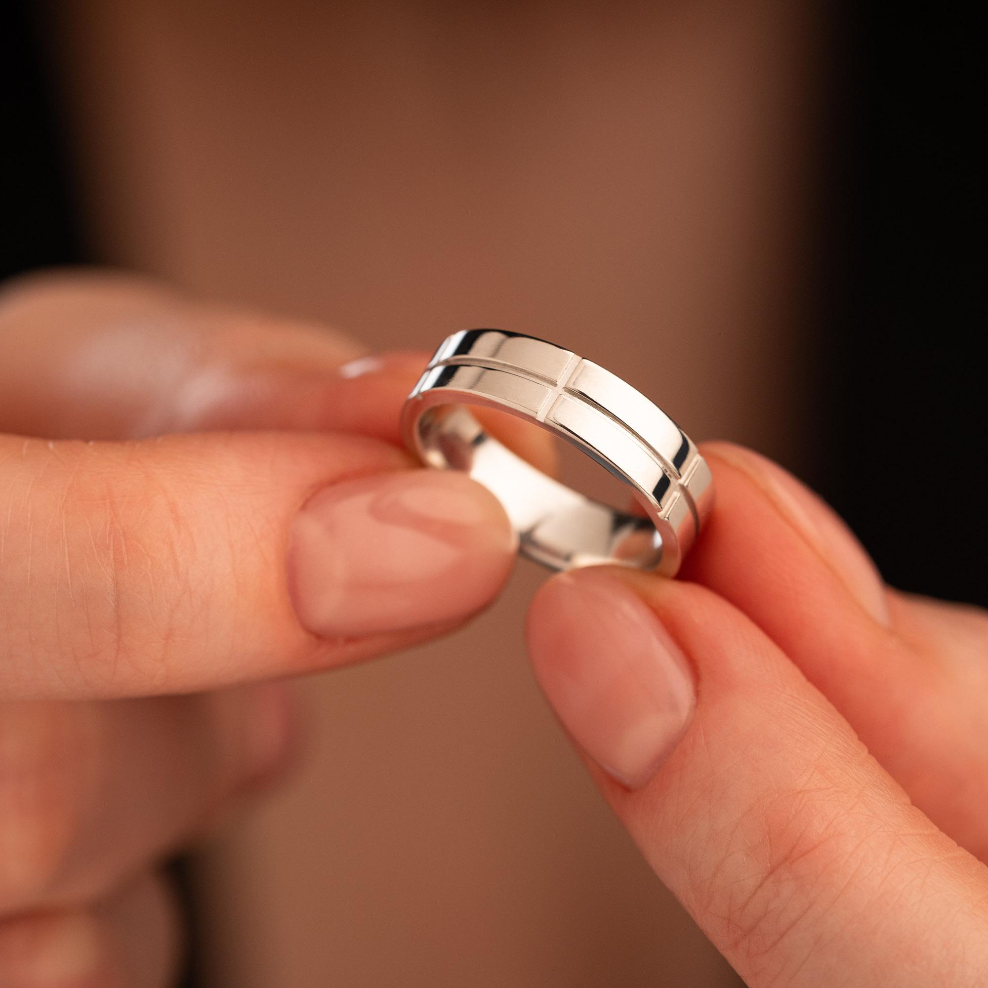 Обручальное кольцо из белого золота 710-000-282