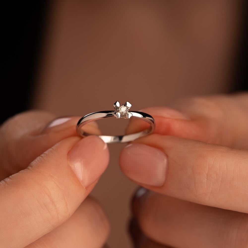 Кольцо с бриллиантом 9211004Б