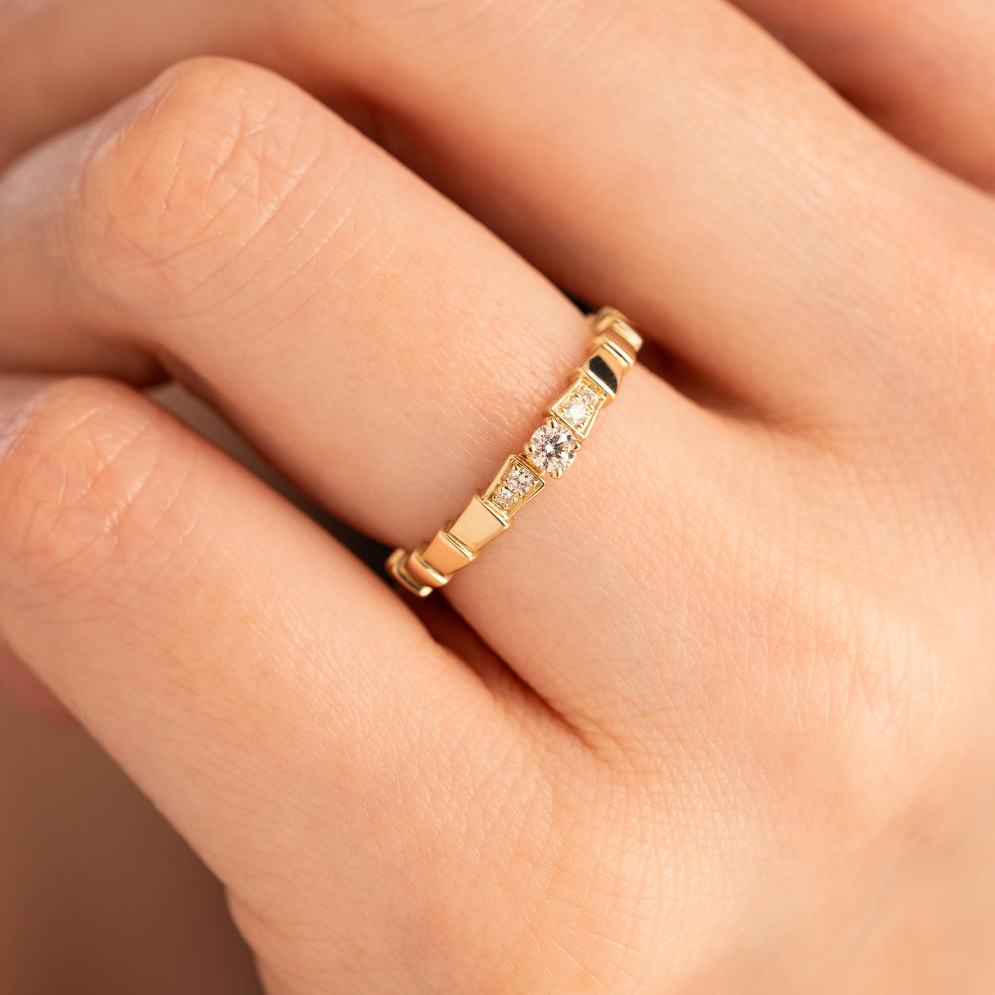 Кольцо из желтого золота с бриллиантами 931507-3Б