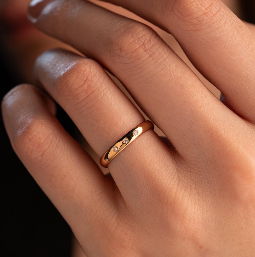 Обручальное кольцо с бриллиантами 102-030-530