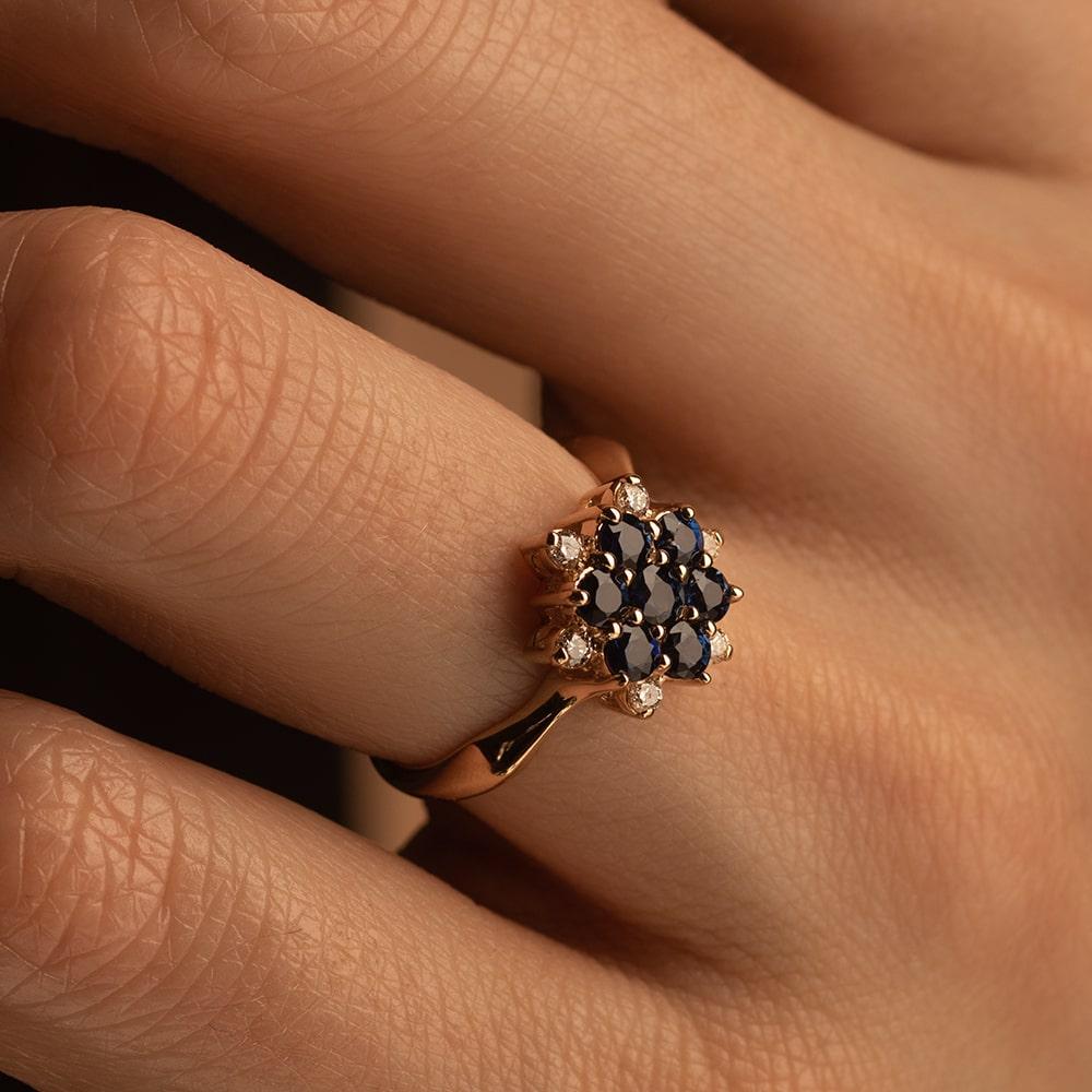 Кольцо из золота с сапфирами и бриллиантами 911004С