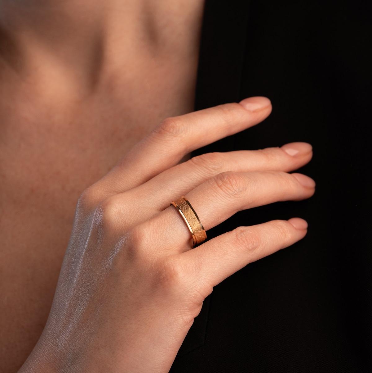 Обручальное кольцо из красного золота 500-000-045