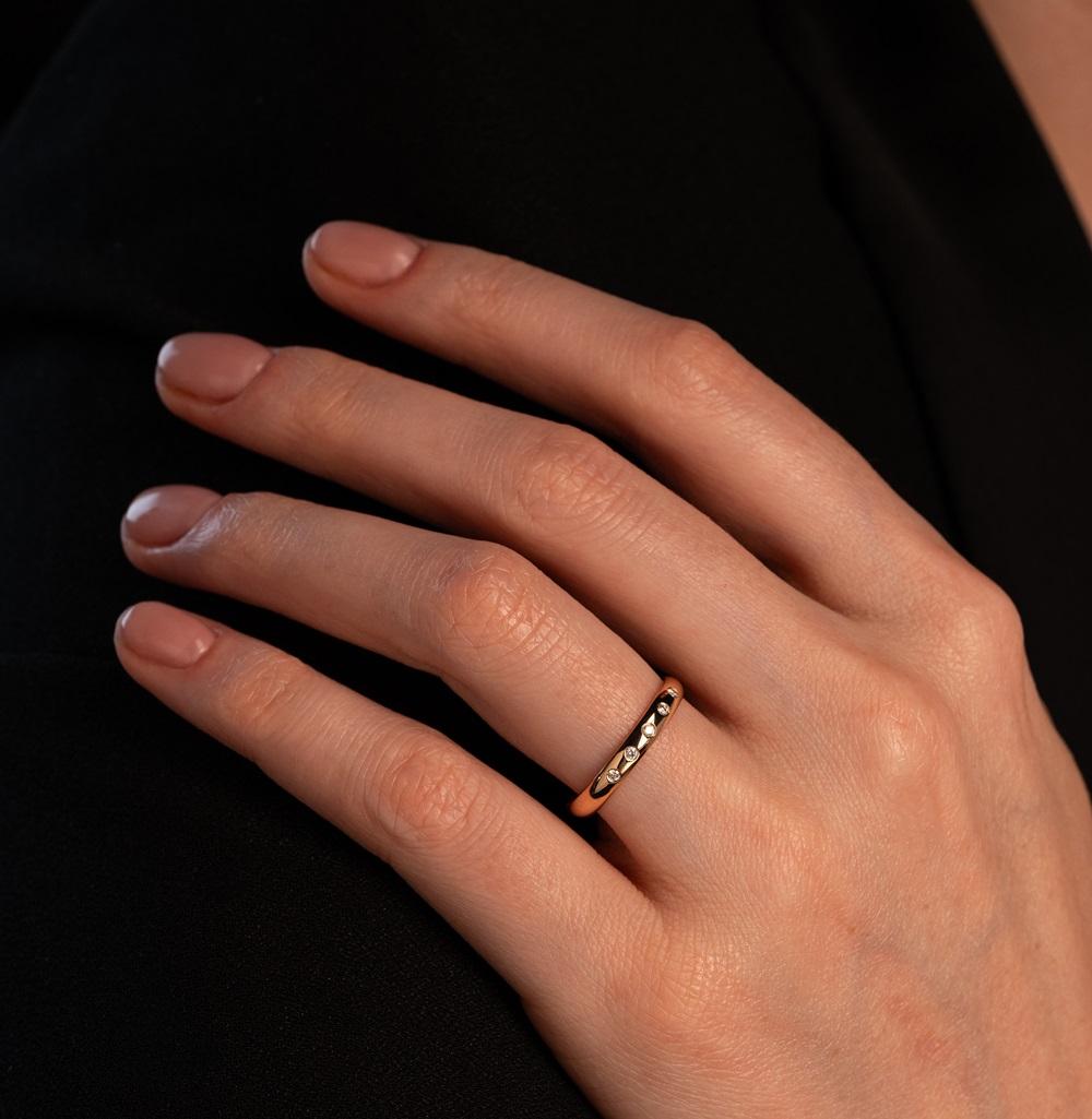 Обручальное кольцо с бриллиантами 102-050-530