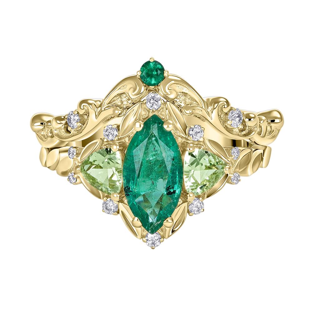 Кольцо из желтого золота с бриллиантами и изумрудом 9311105К