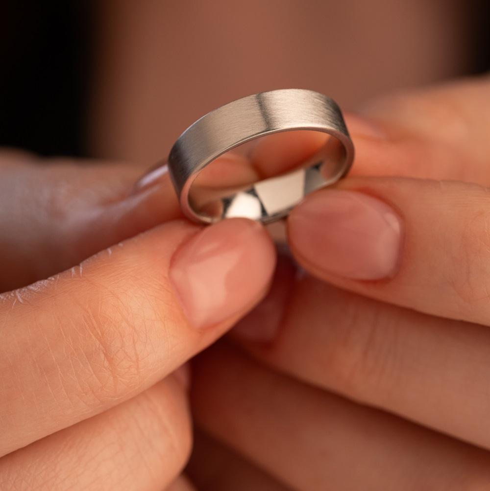 обручальное кольцо из серебра 010-000-356