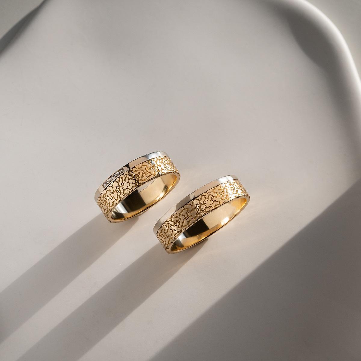 Кольцо из желтого и белого золота 585 пробы 931808