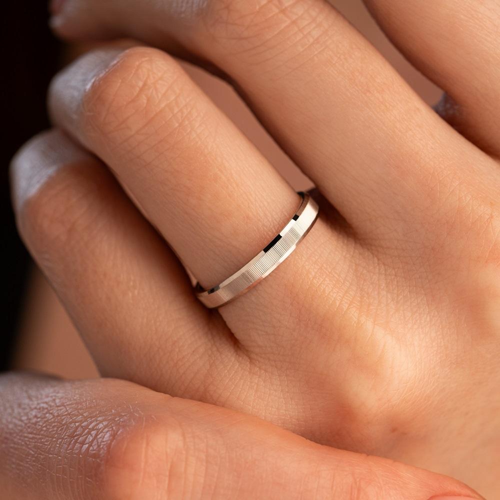 Обручальное кольцо из белого золота 210-000-555