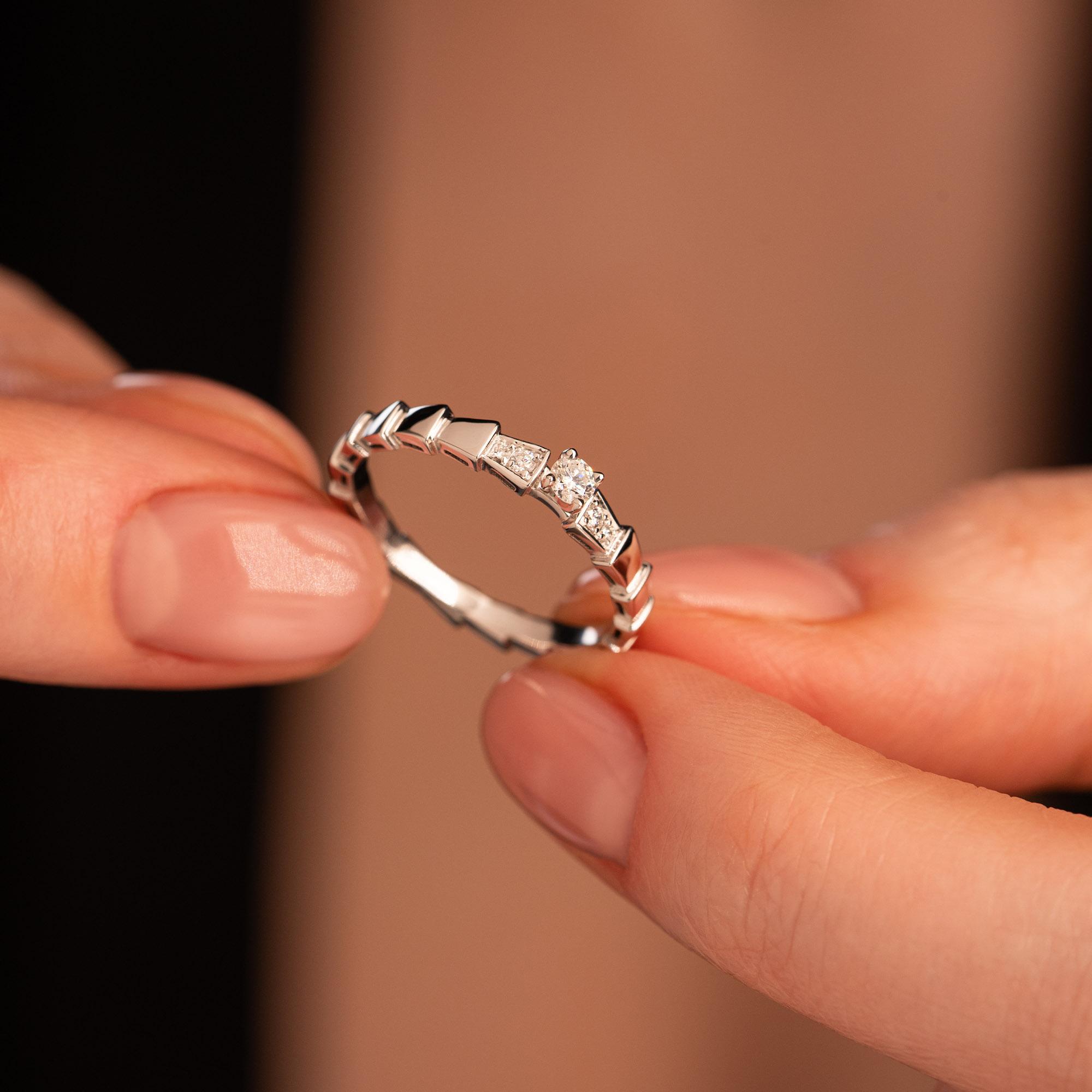 Кольцо из белого золота с бриллиантами 921507-3Б