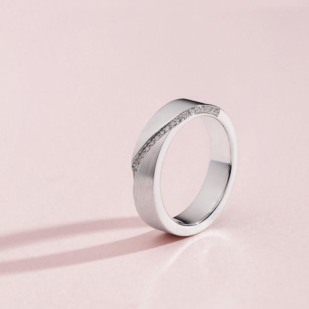 Кольцо из золота с бриллиантами 921568Б