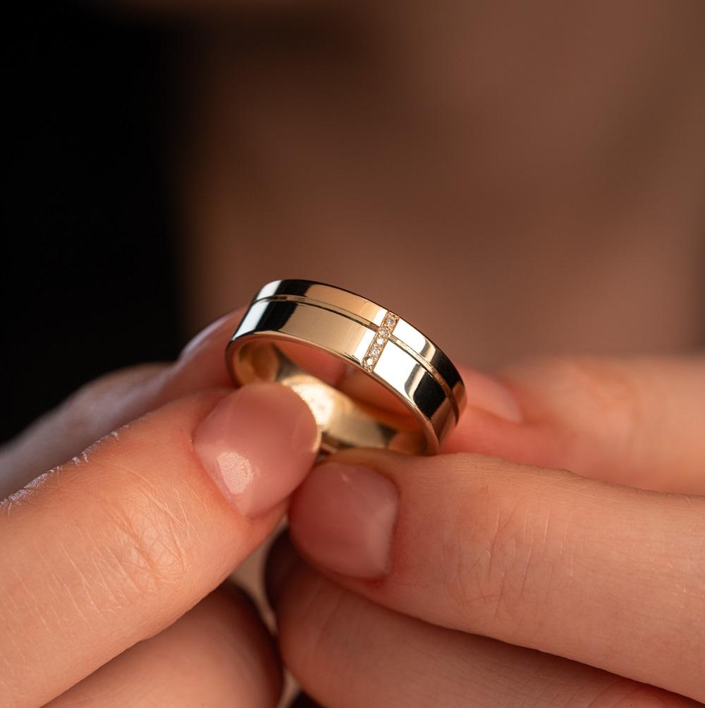 Обручальное кольцо с бриллиантами 432-050-331