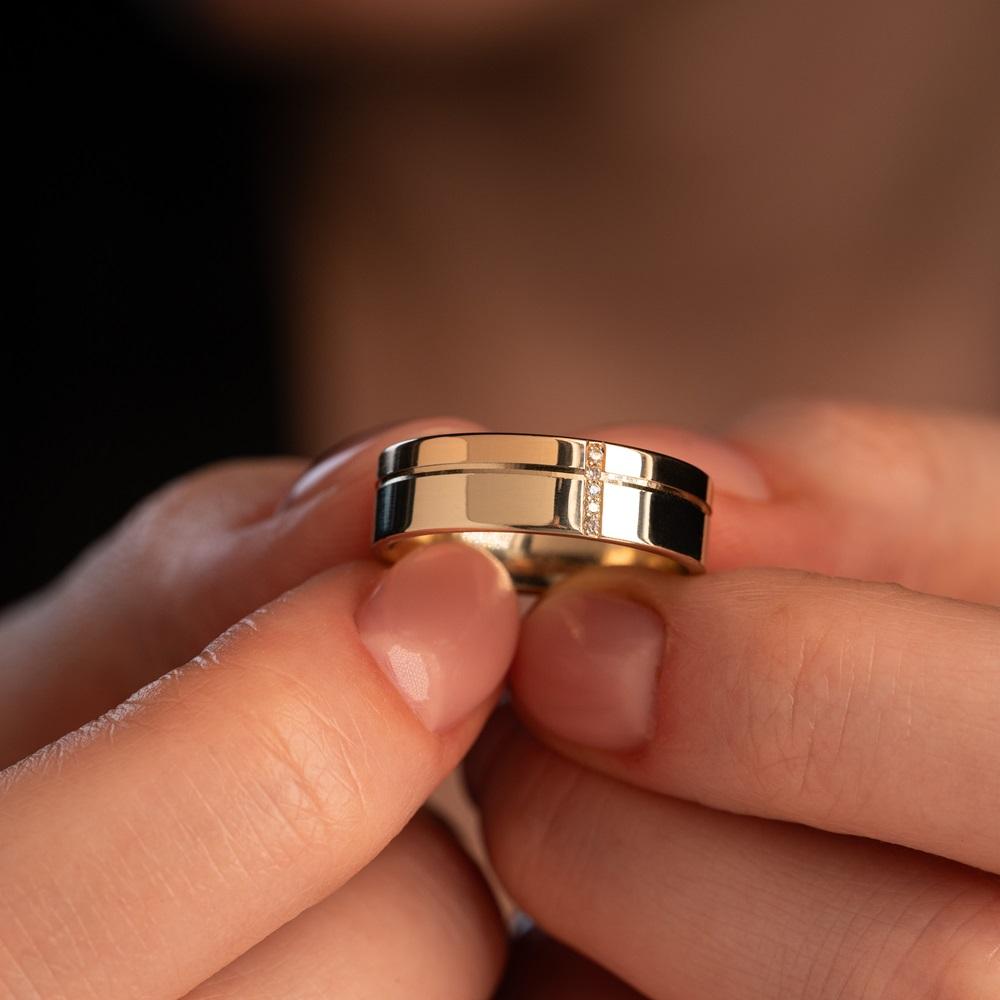 Обручальное кольцо с бриллиантами 432-050-331