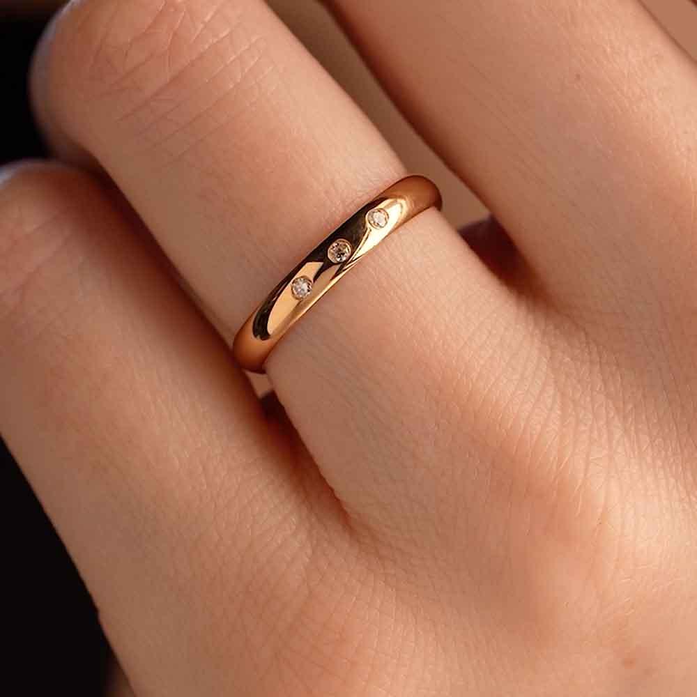 Обручальное кольцо с бриллиантами 102-030-530