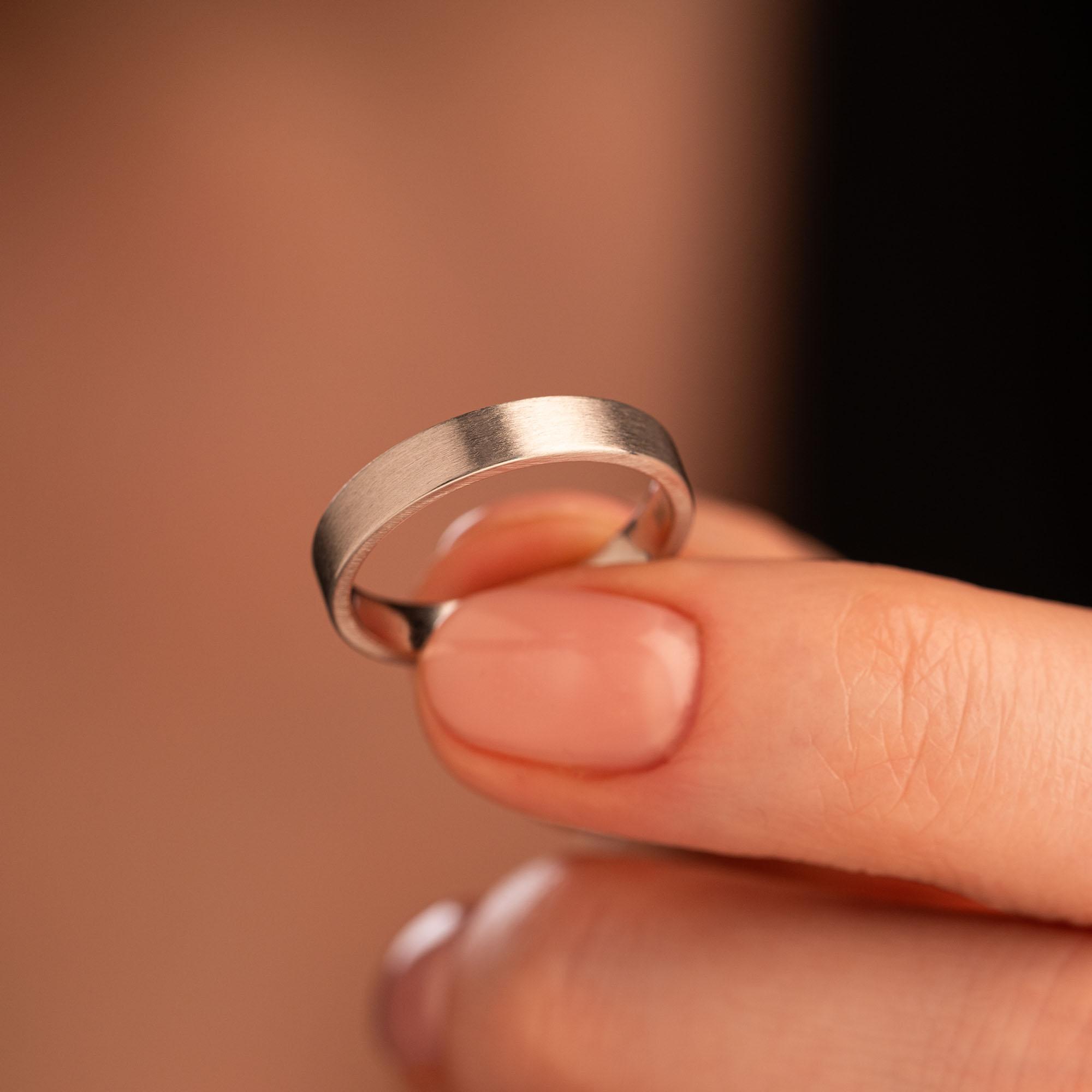 Обручальное кольцо из белого золота 210-000-355