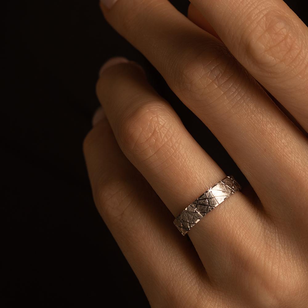 Обручальное кольцо из серебра 010-000-176