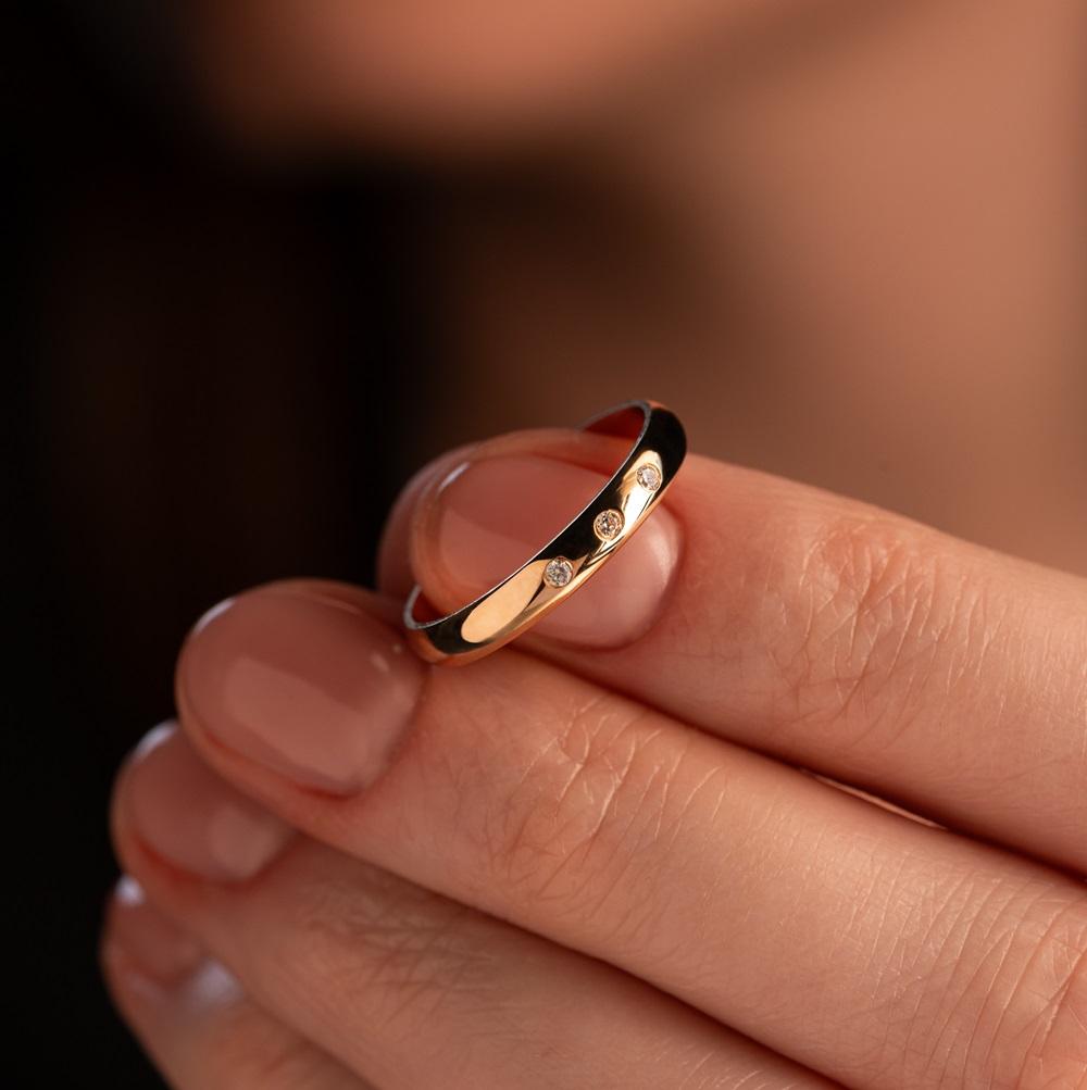 Обручальное кольцо с бриллиантами 102-030-530