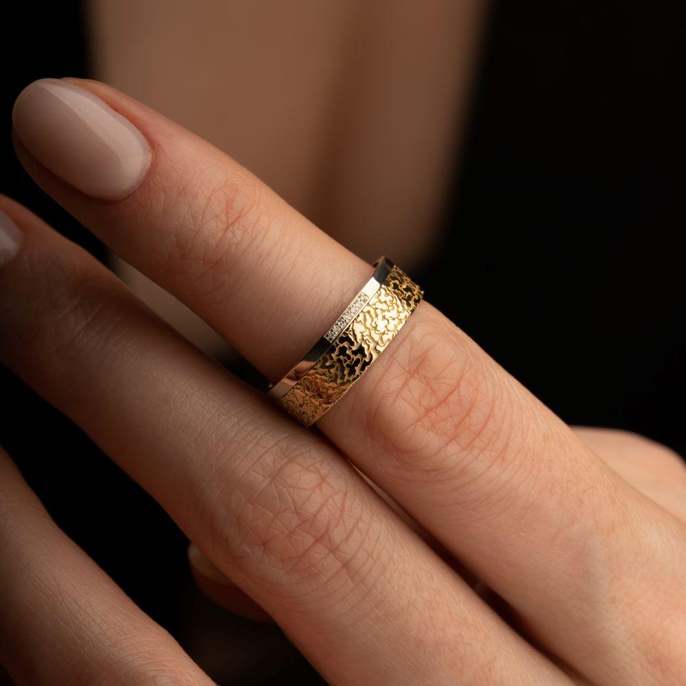 Кольцо из желтого и белого золота с бриллиантами 931808Б