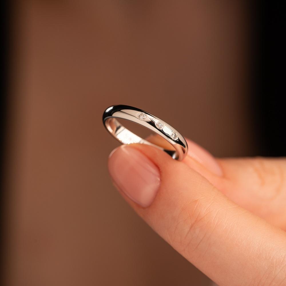 Обручальное кольцо с бриллиантами 112-030-530