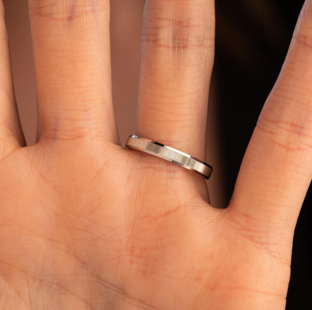 Обручальное кольцо из серебра 010-000-555