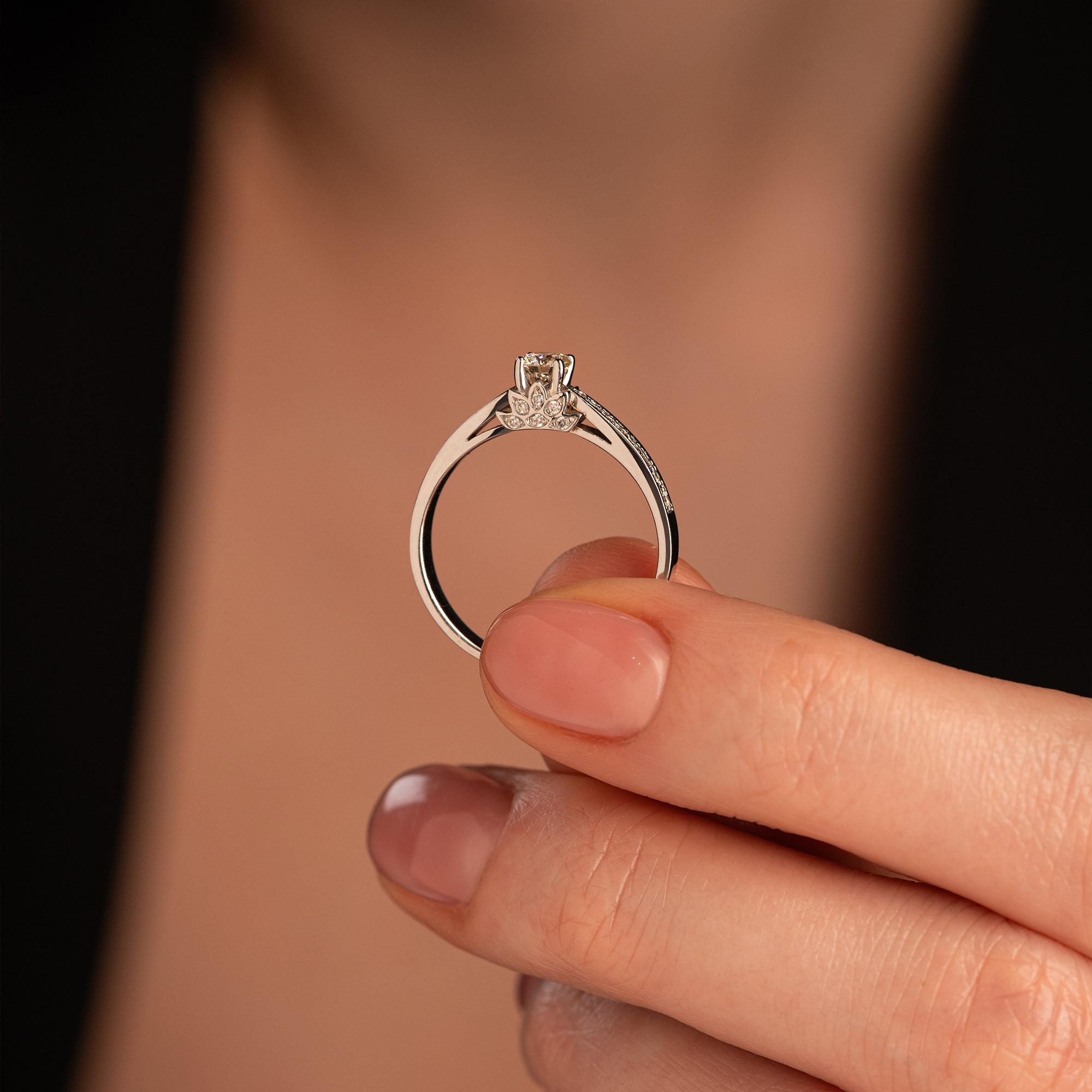 Кольцо из золота с бриллиантом 921291Б