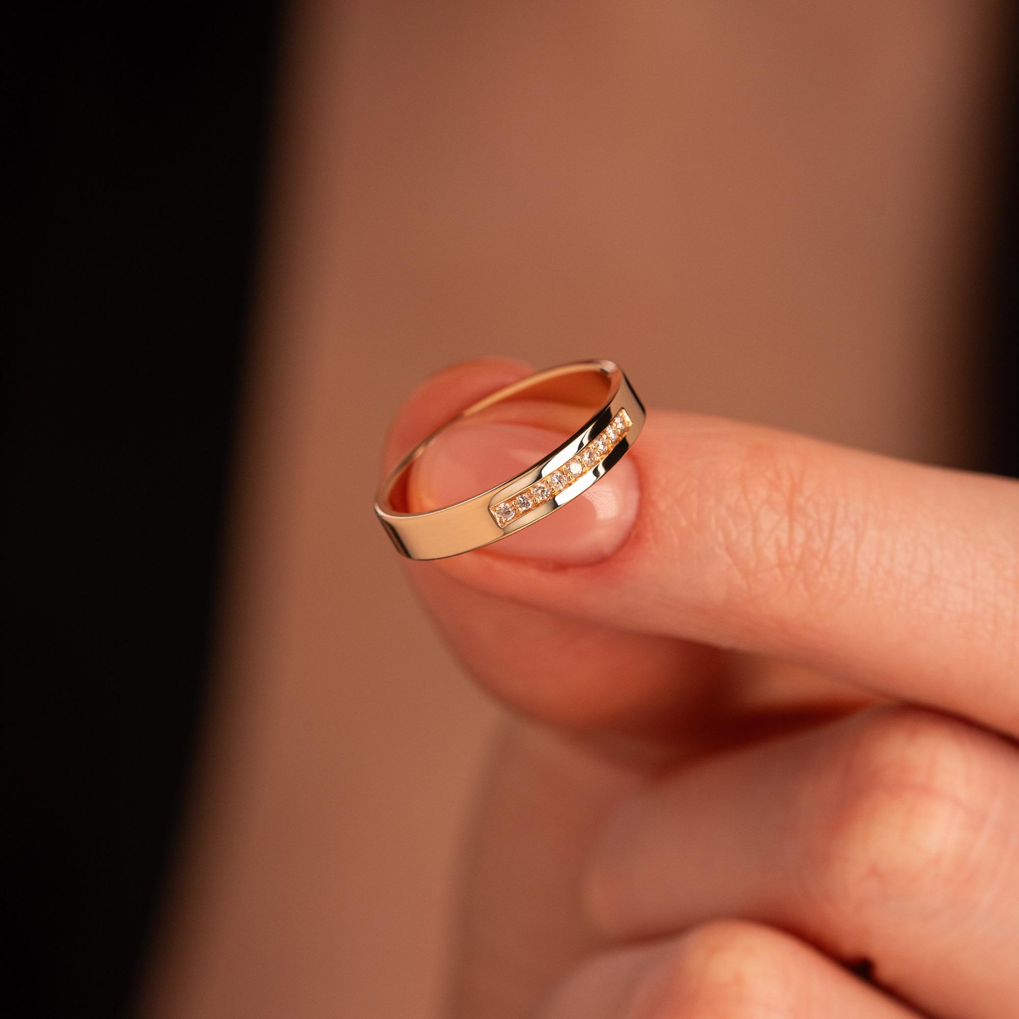 Обручальное кольцо с бриллиантами 202-090-308