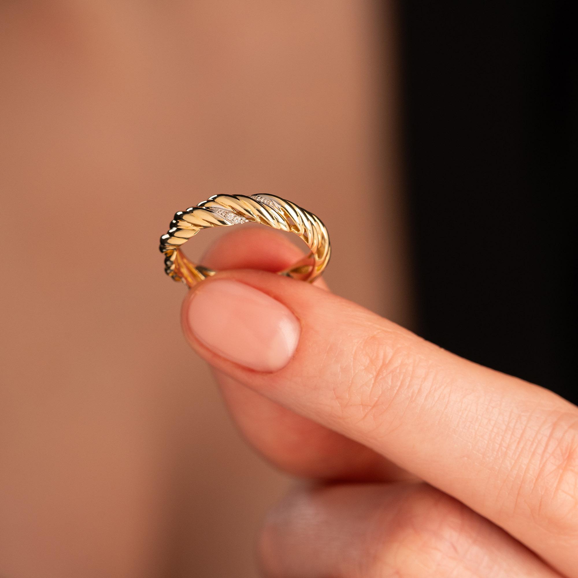 Обручальное кольцо из желтого золота с бриллиантами 9311020Б