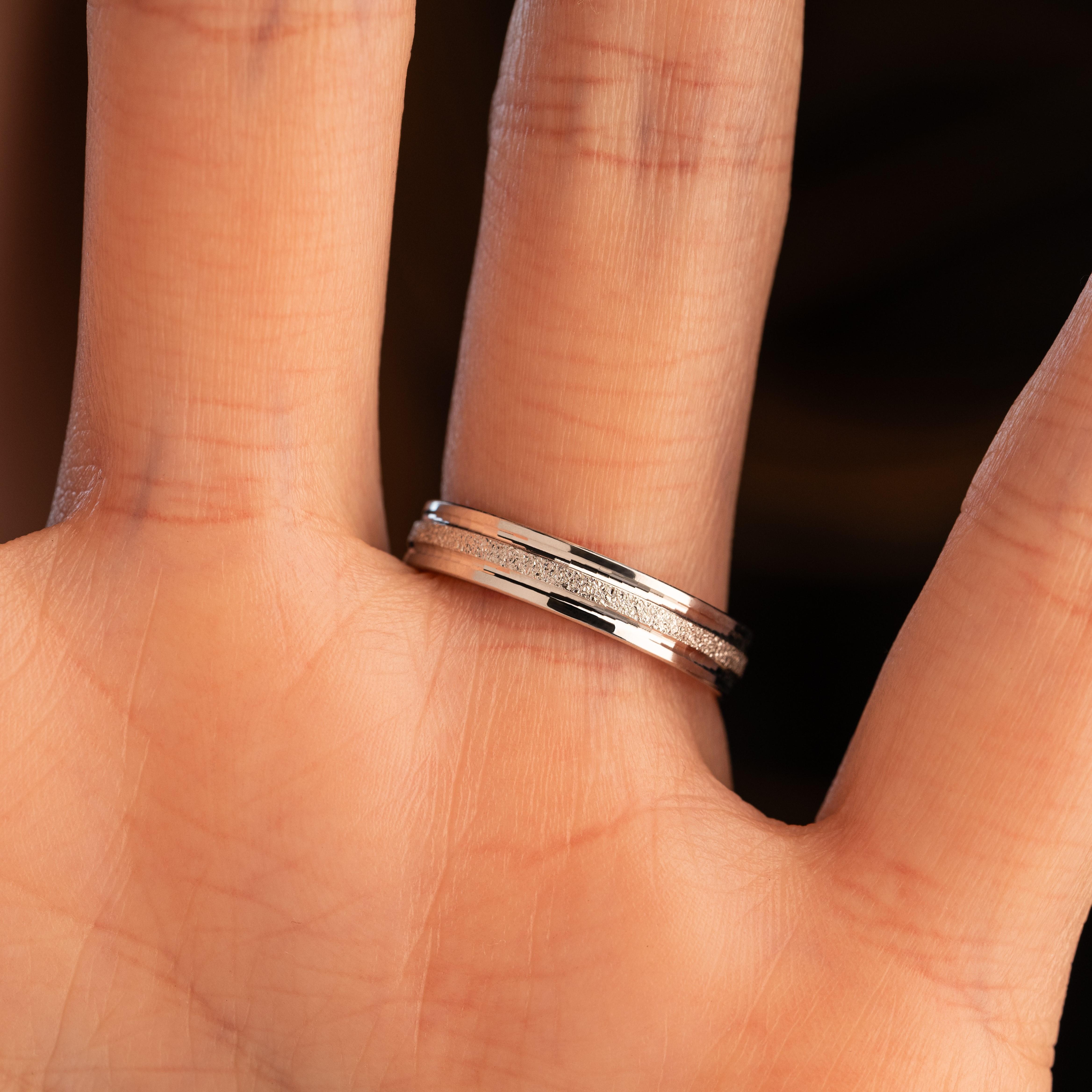 Обручальное кольцо из белого золота 210-000-717