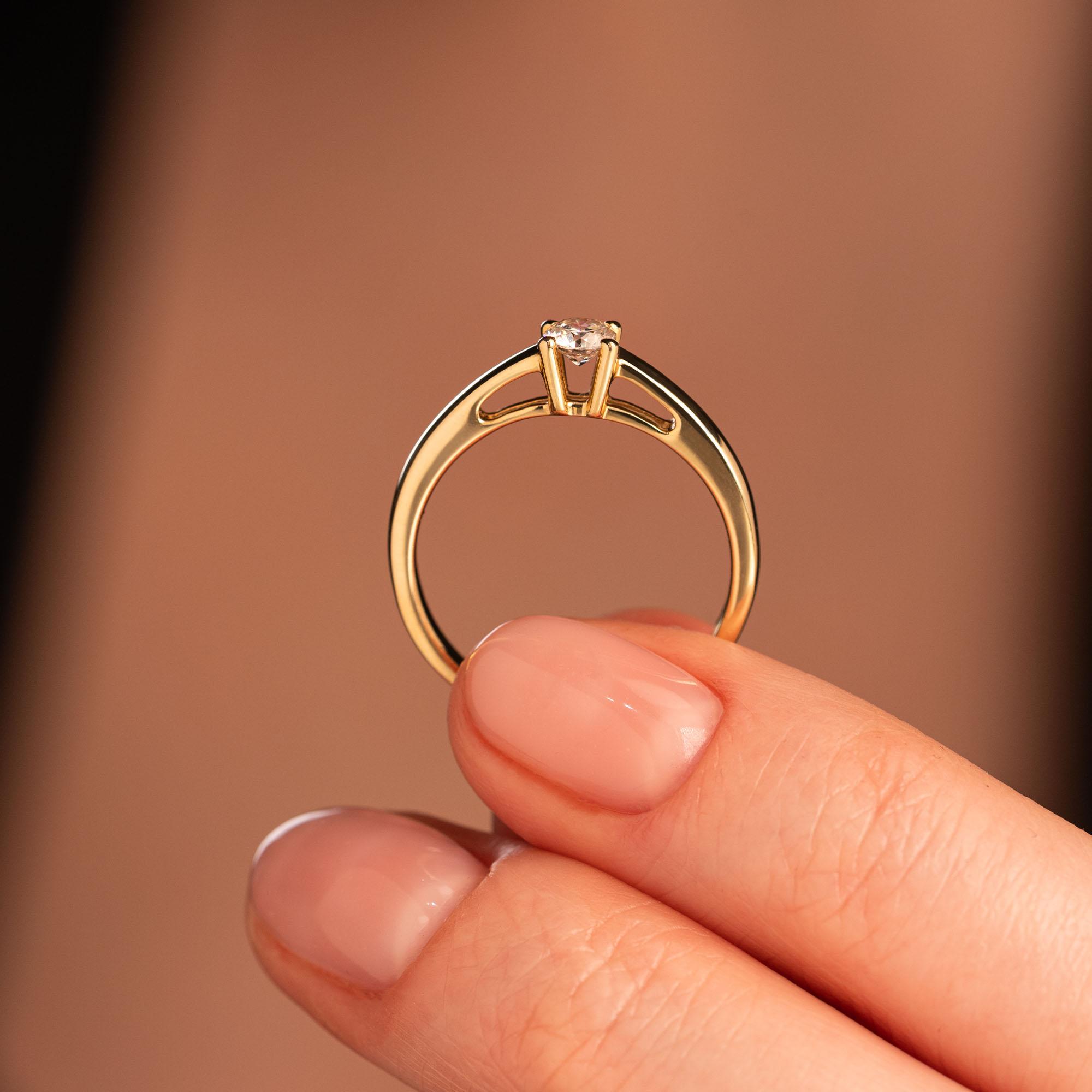 Кольцо из золота с бриллиантом 931214Б